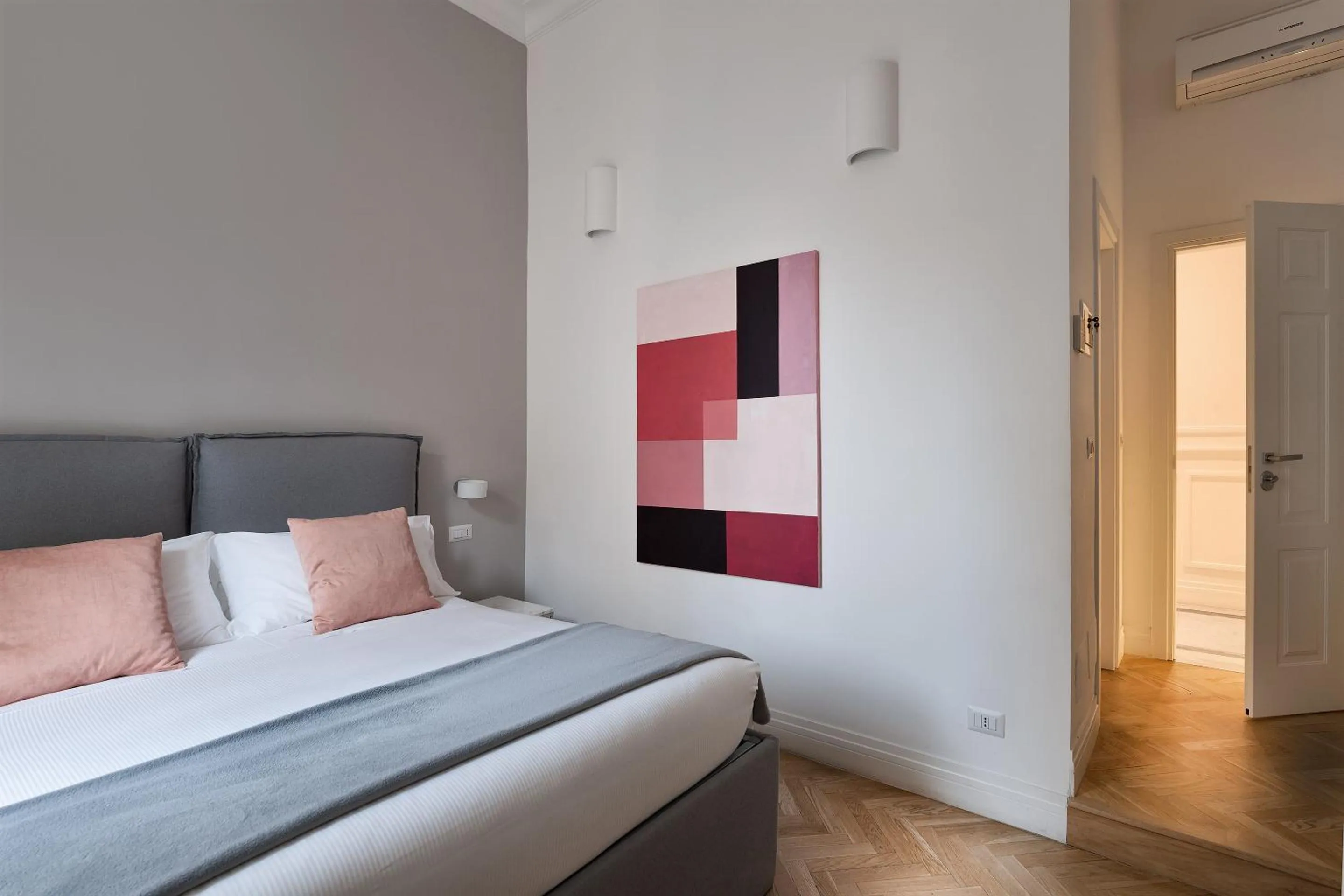 Photo of the whole room, Bed in DA ME Suites