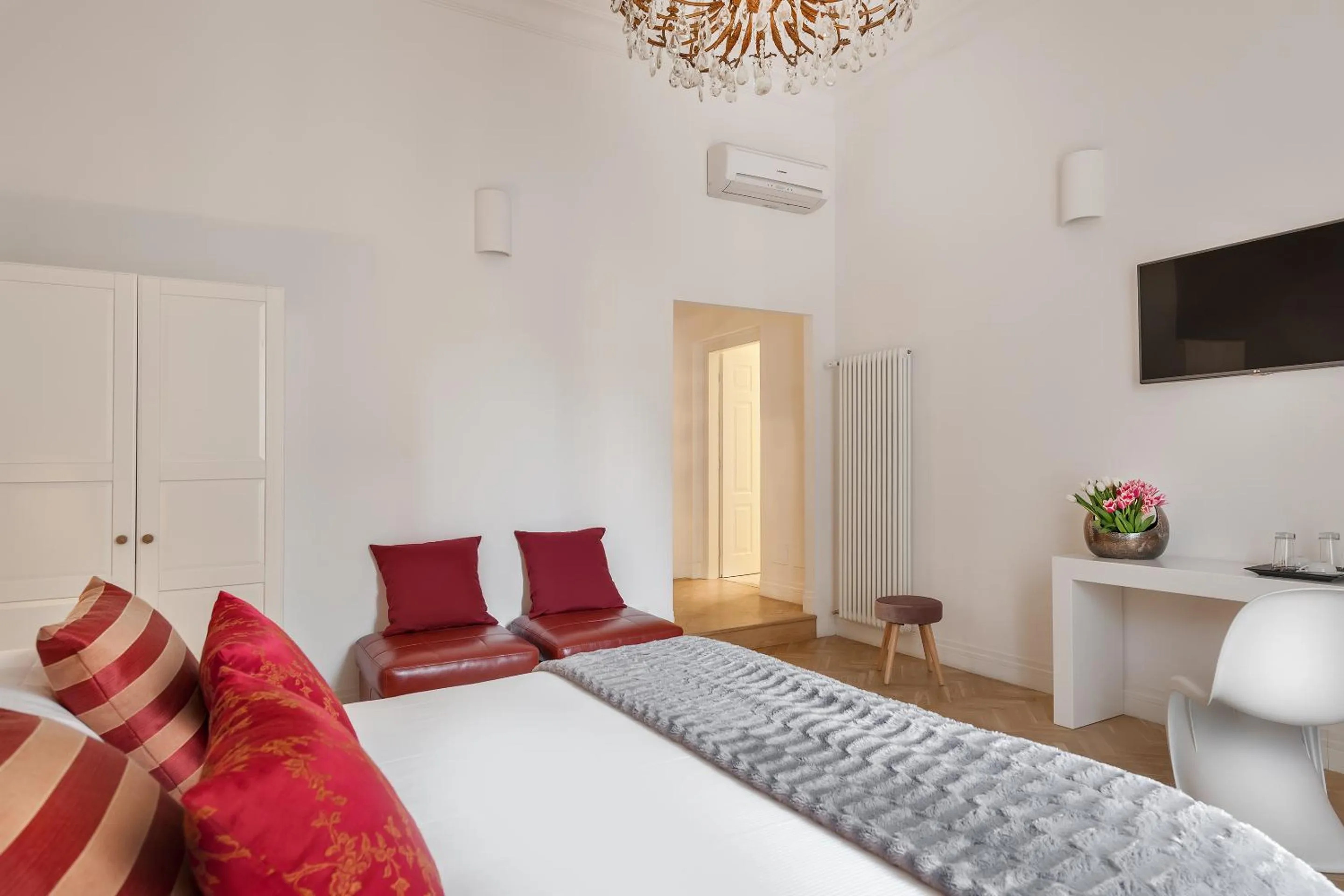 Photo of the whole room, Bed in DA ME Suites