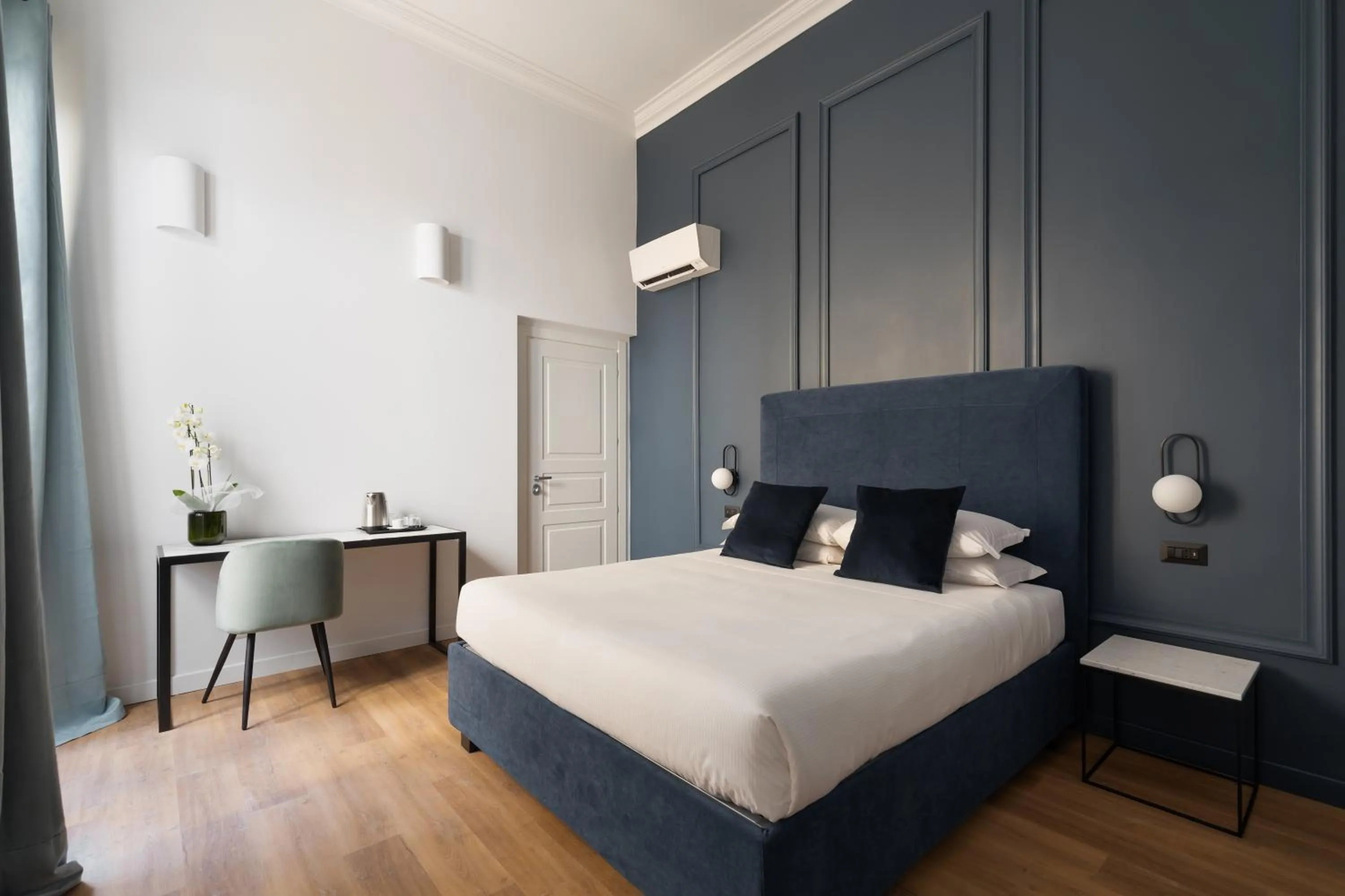 Photo of the whole room, Bed in DA ME Suites