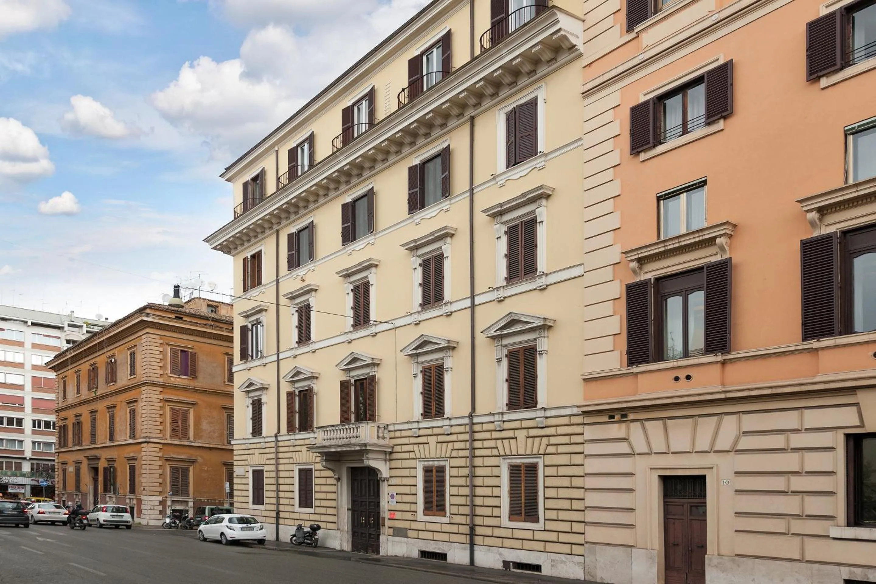 Facade/entrance in DA ME Suites