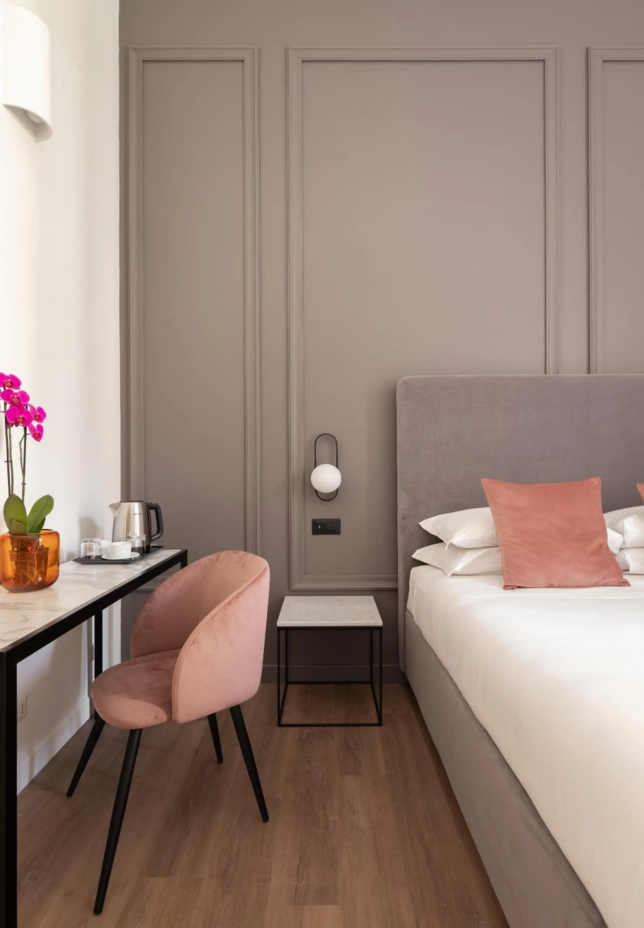 Photo of the whole room, Bed in DA ME Suites