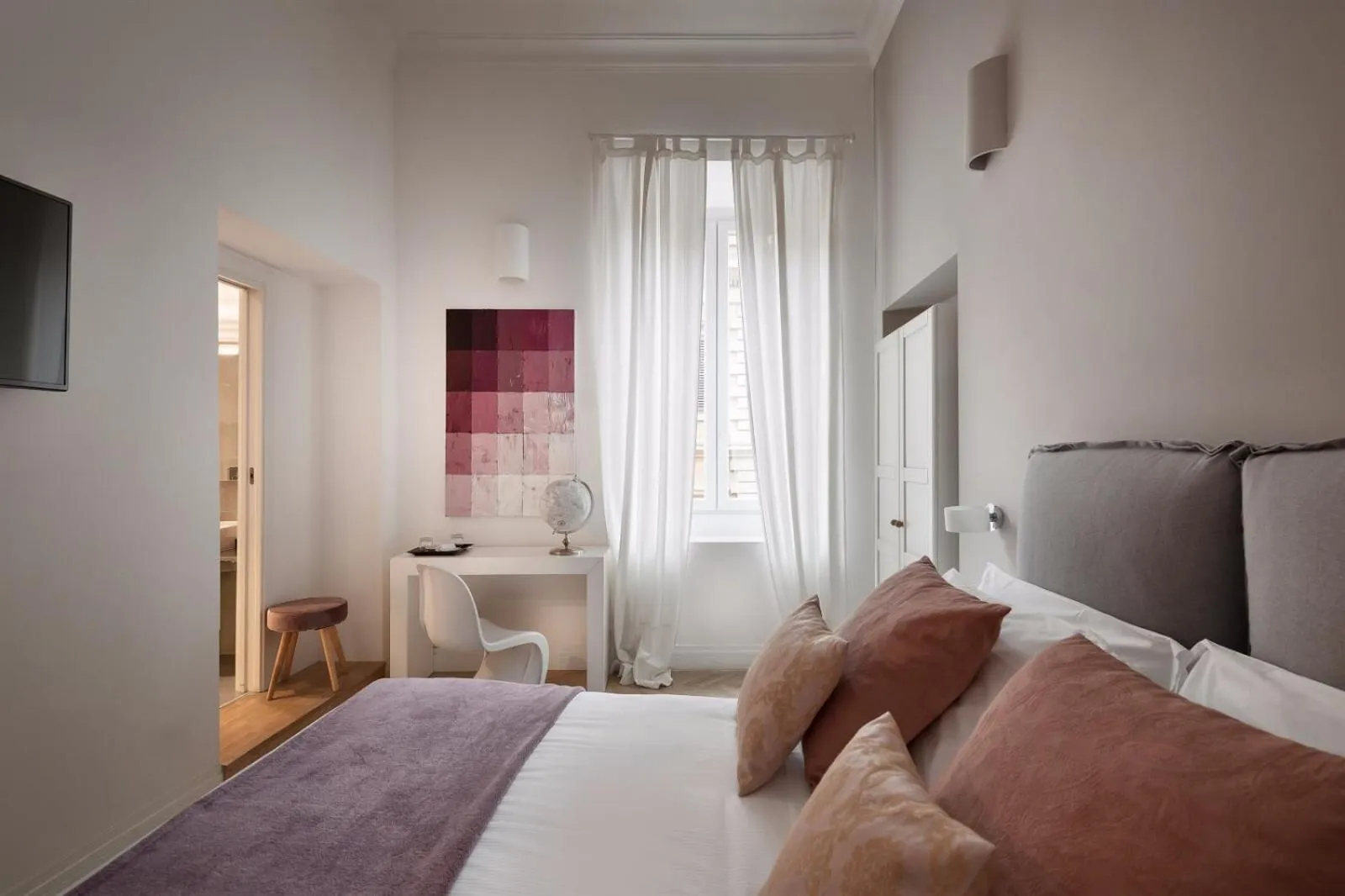 Photo of the whole room, Bed in DA ME Suites