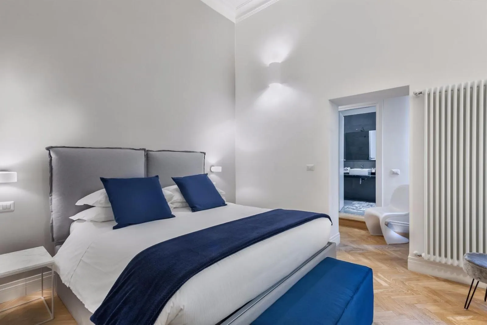 Photo of the whole room, Bed in DA ME Suites