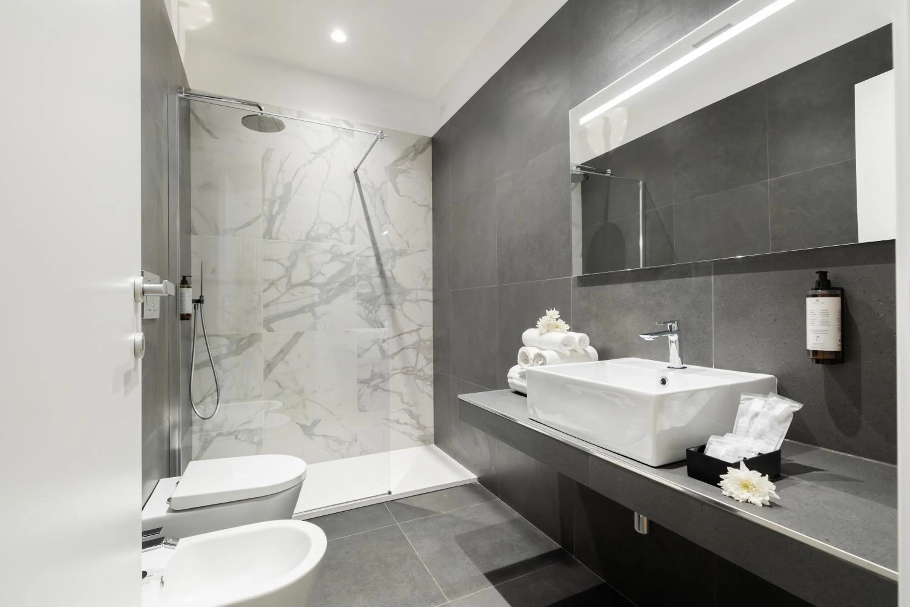 Bathroom in DA ME Suites