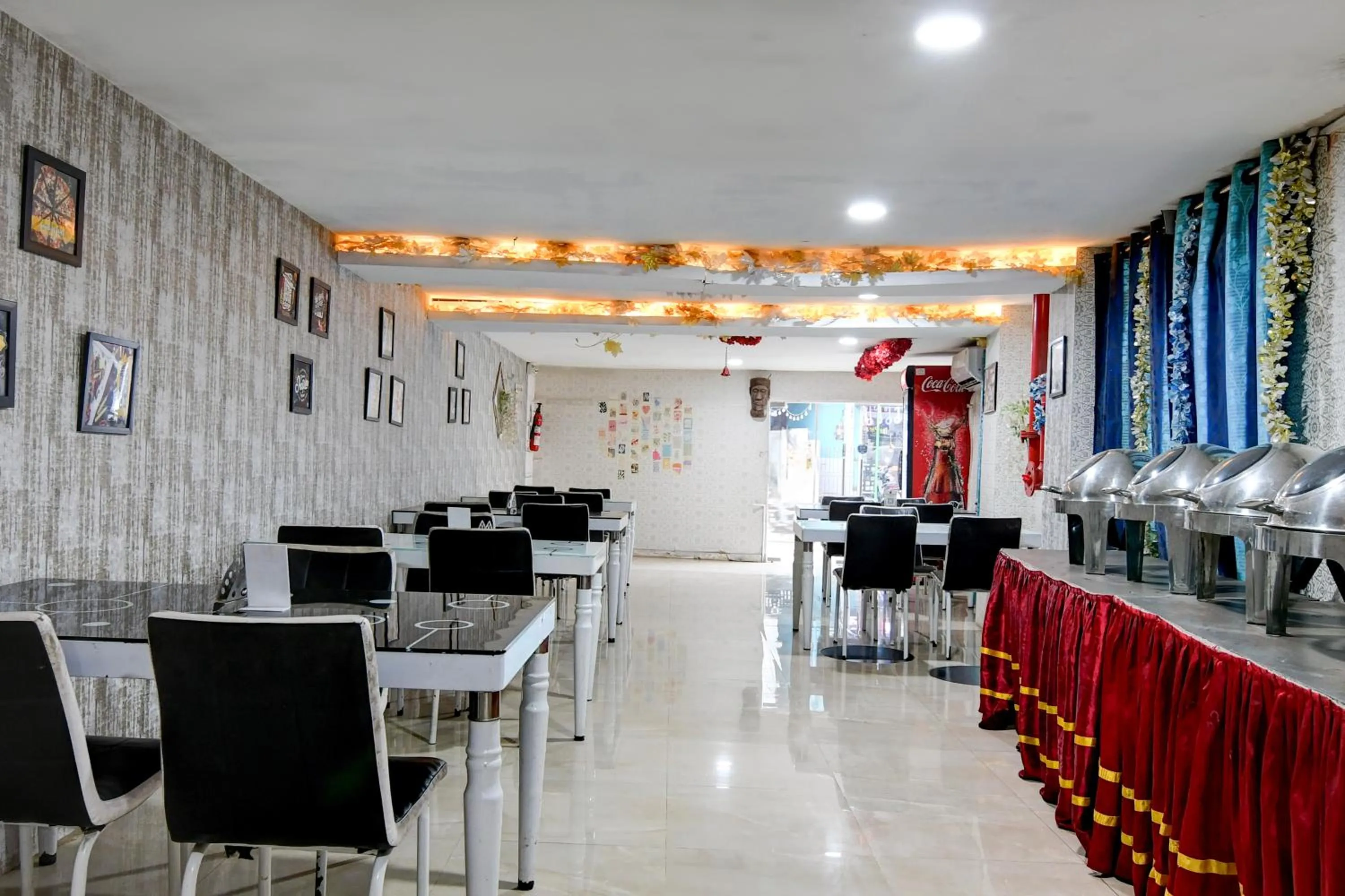 Restaurant/places to eat in FabHotel Prime Eco Park - New Town