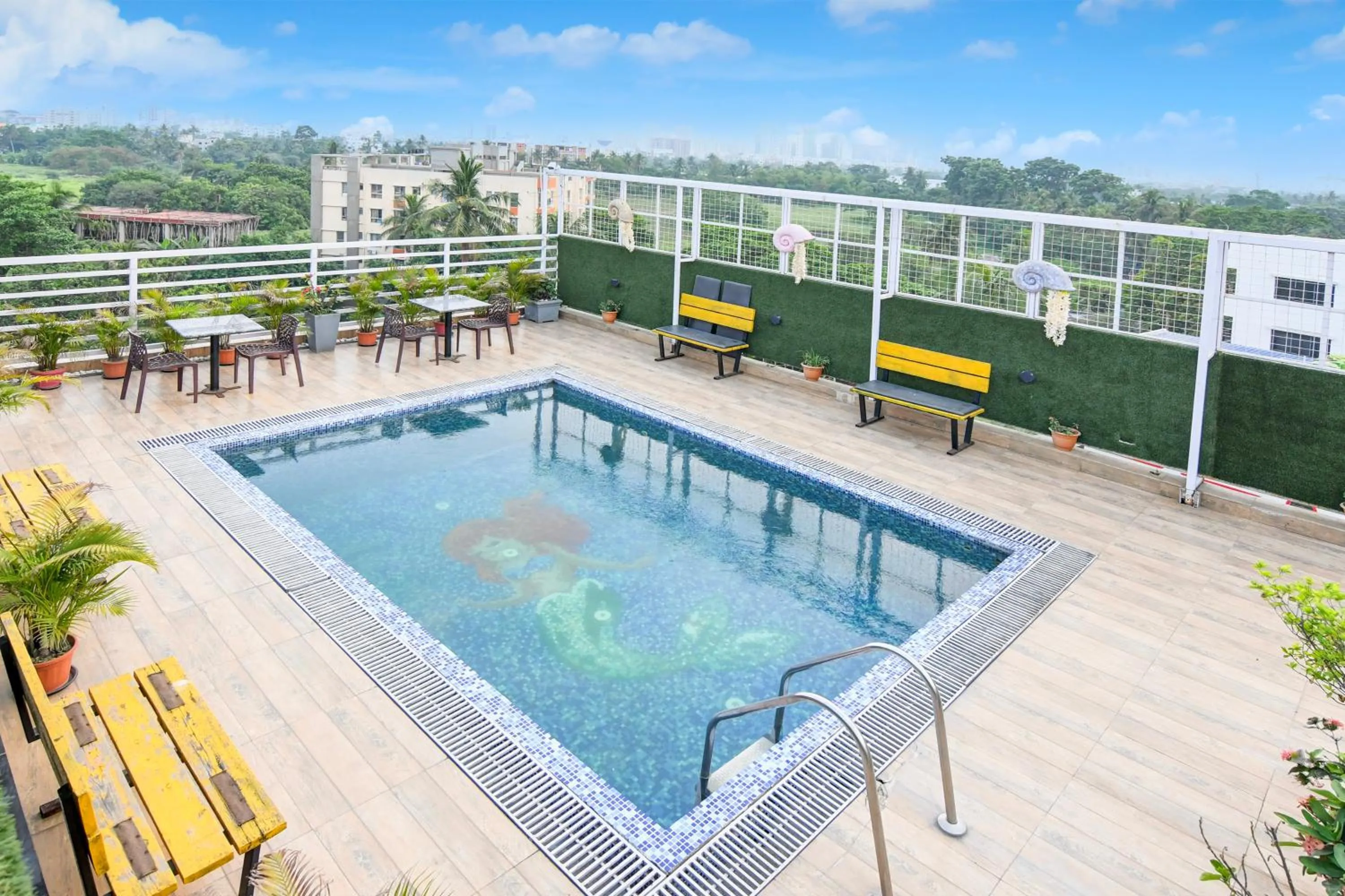 Swimming pool in FabHotel Prime Eco Park - New Town