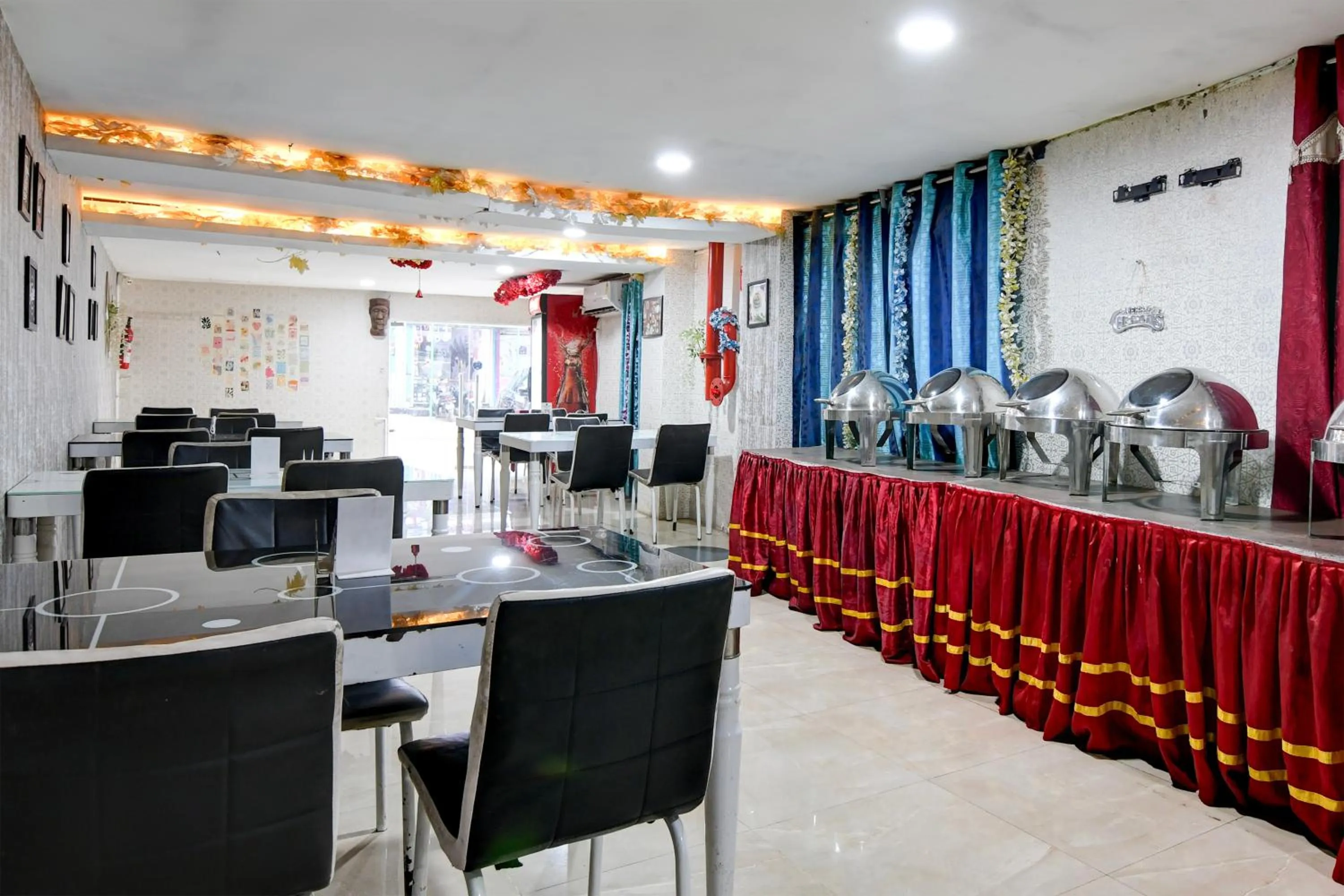 Restaurant/places to eat in FabHotel Prime Eco Park - New Town