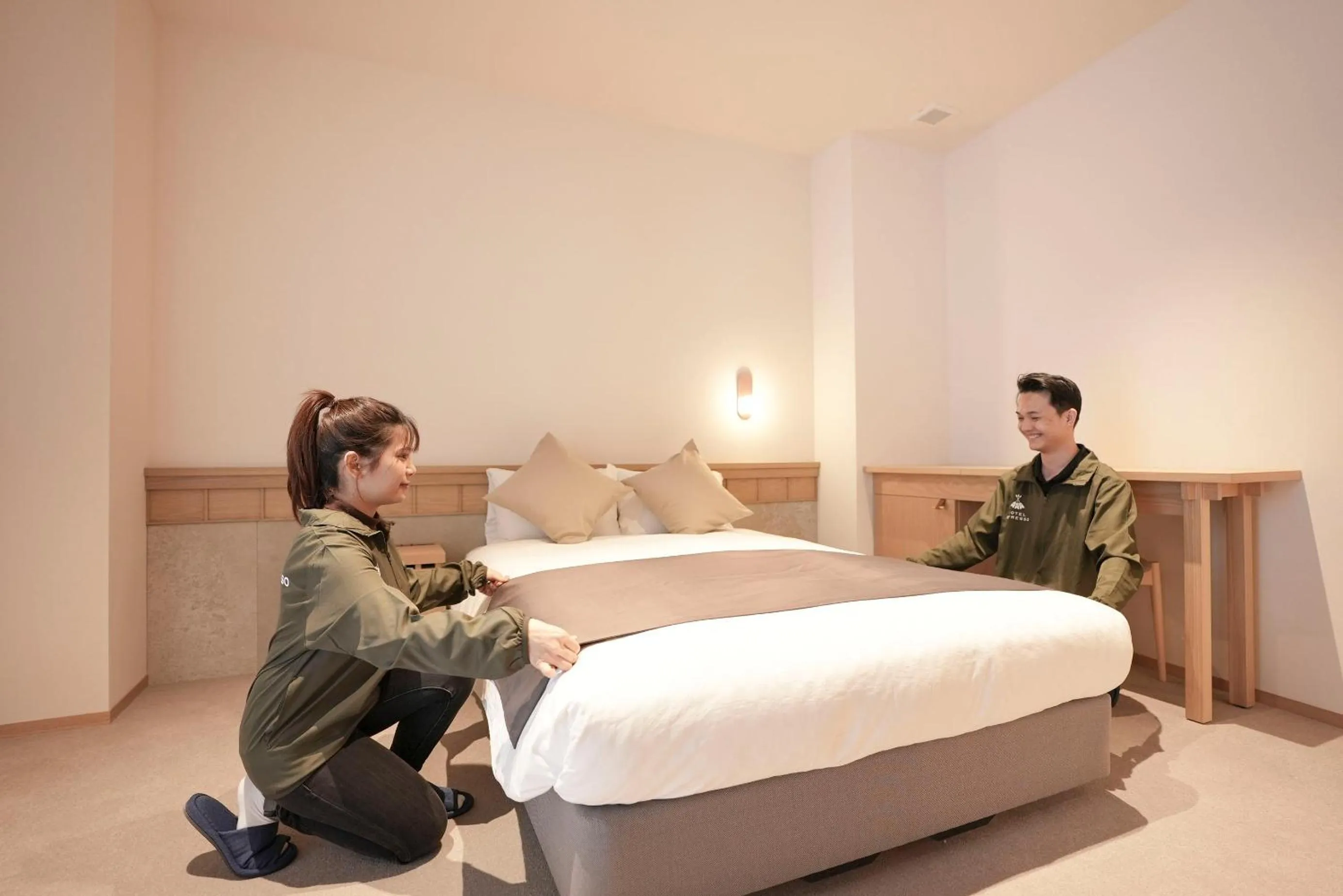 Staff, Bed in Hotel S-Presso South II