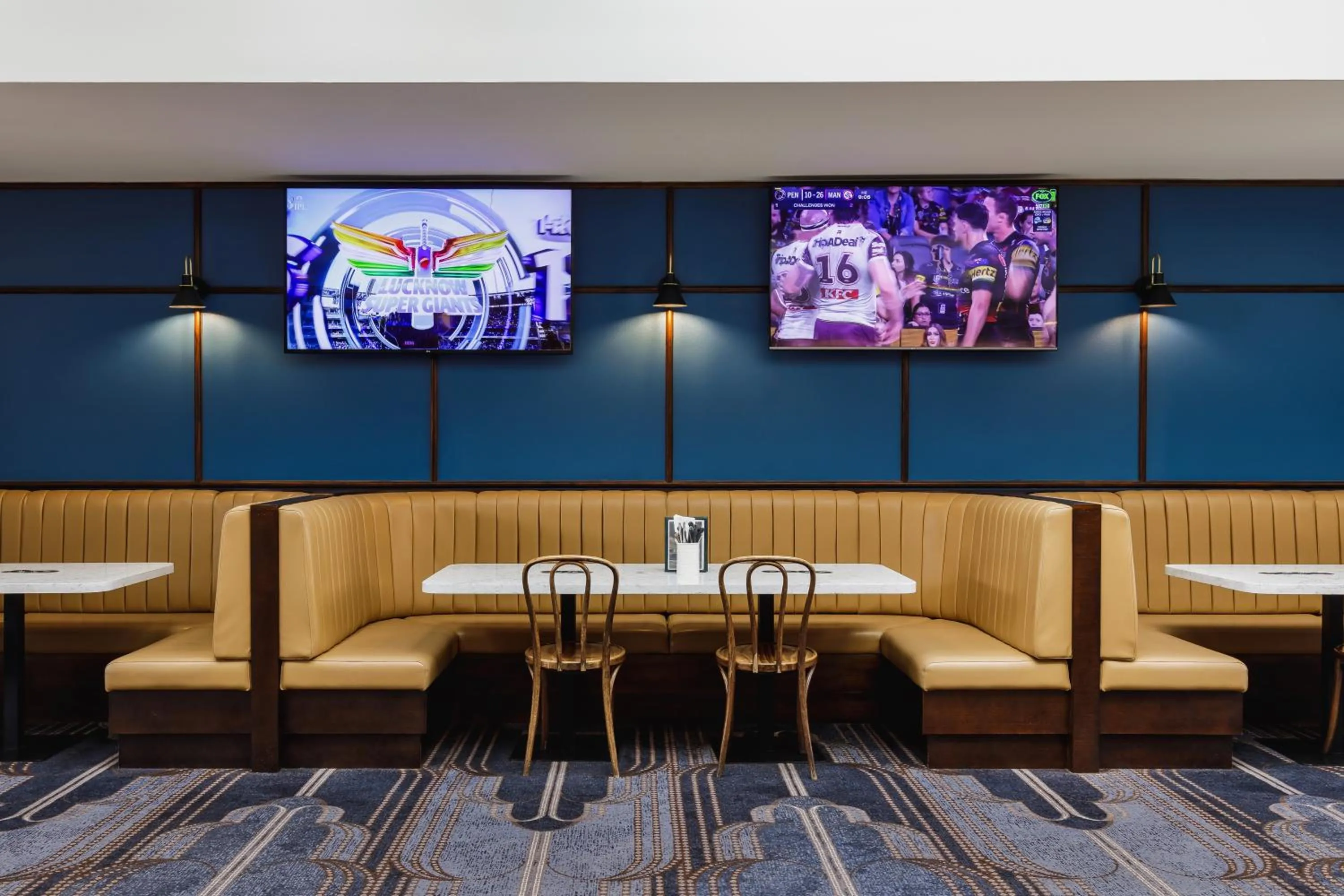 Restaurant/places to eat in The Lakes Hotel, Rosebery