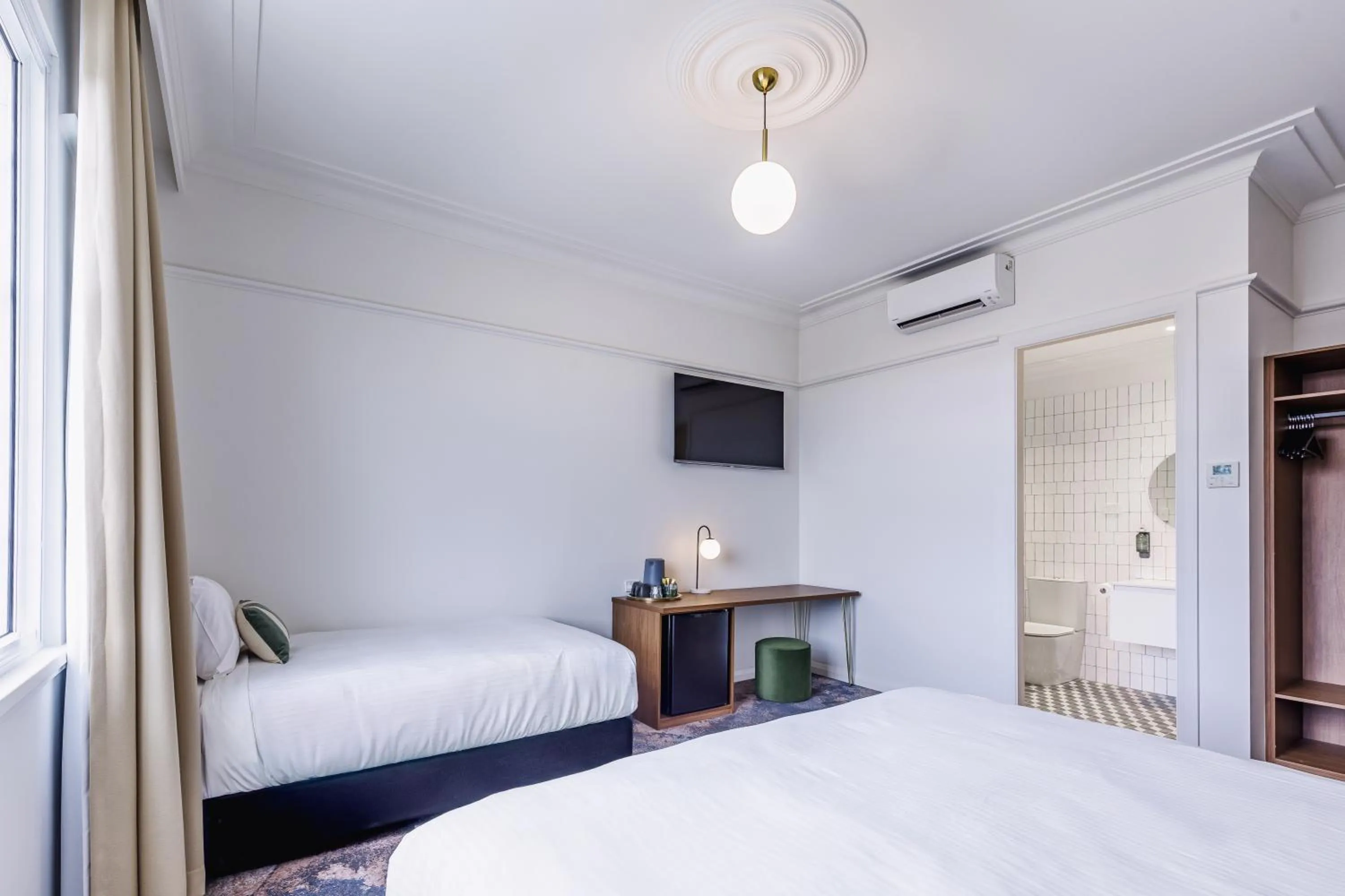 Bed in The Lakes Hotel, Rosebery