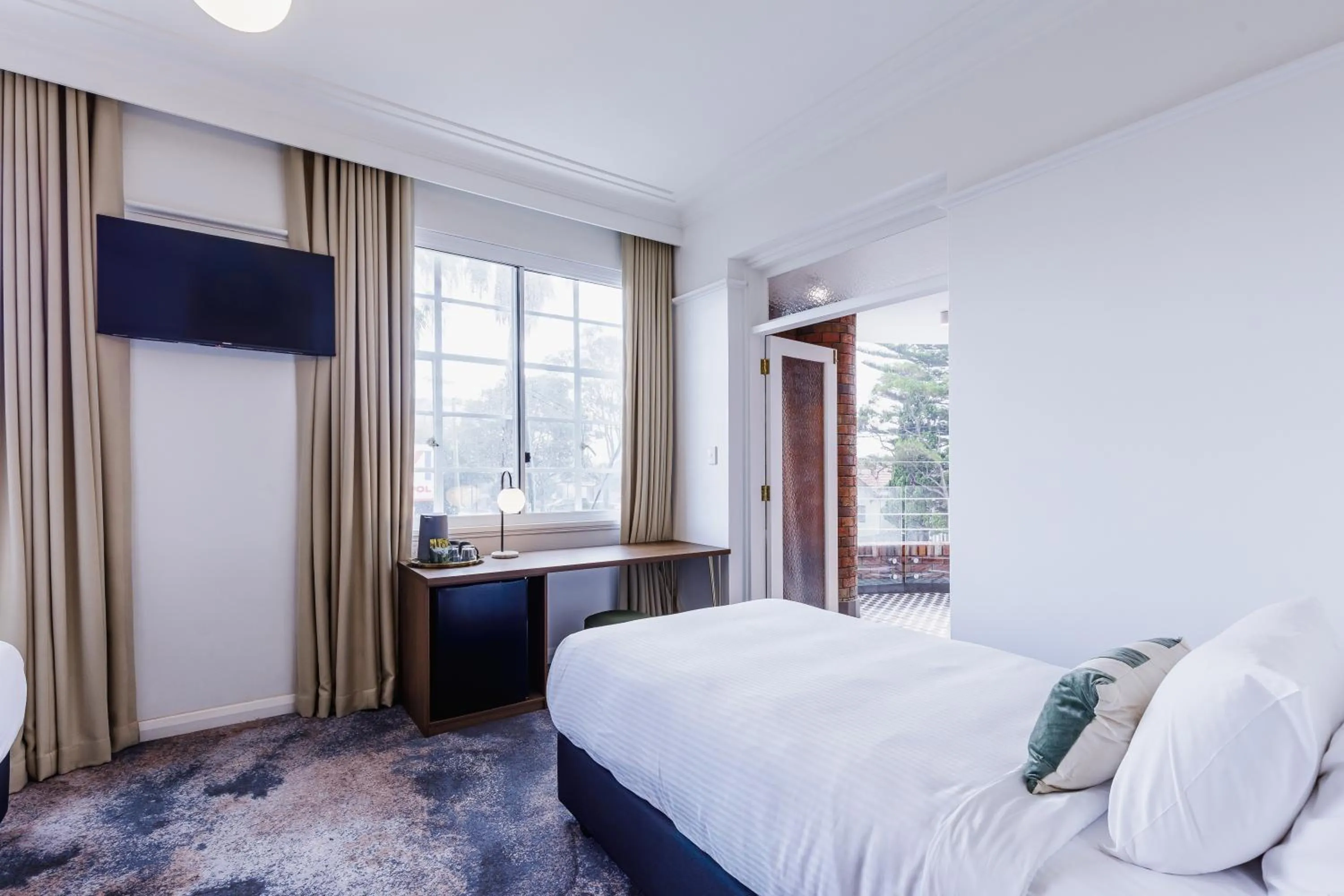 Bed in The Lakes Hotel, Rosebery