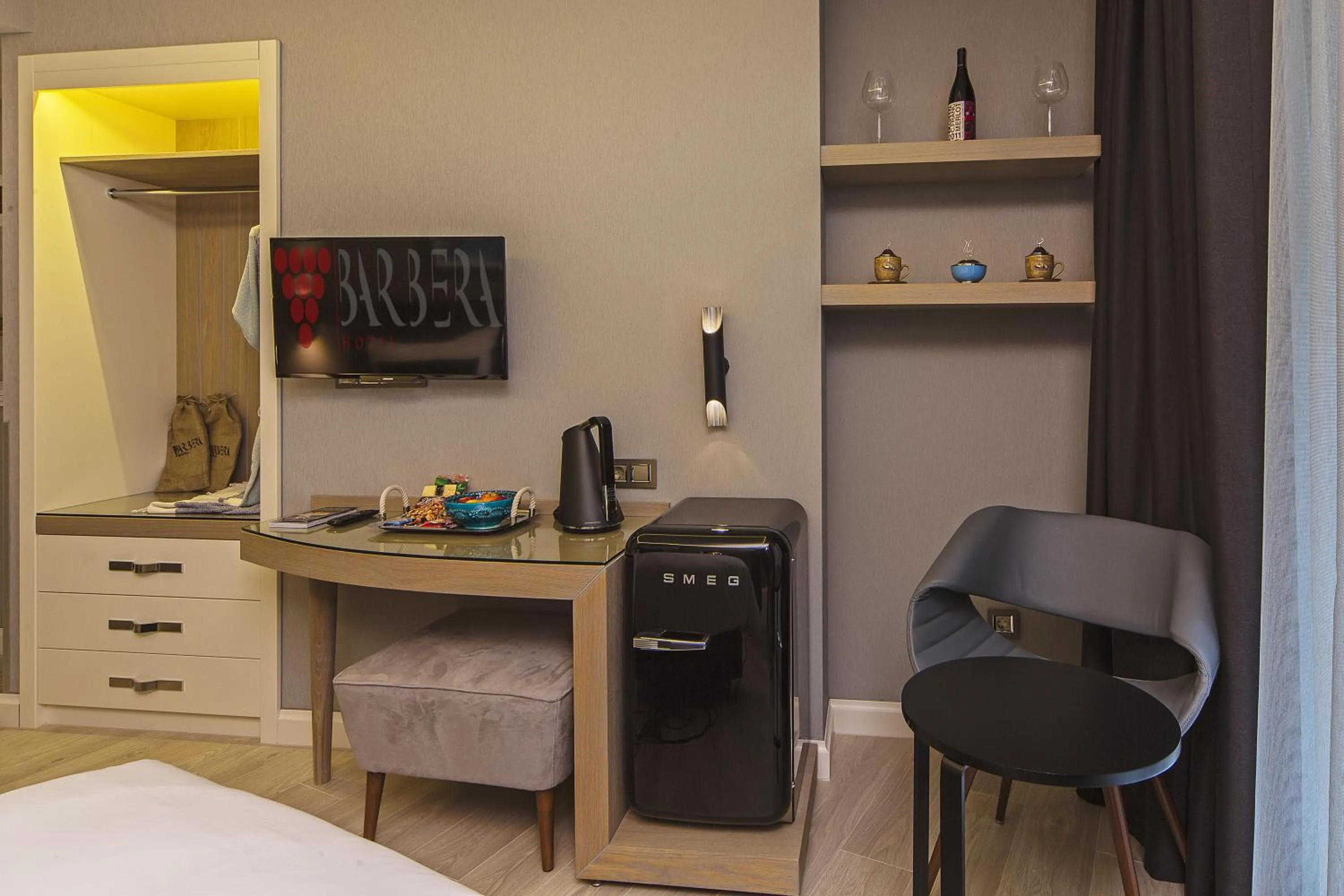 TV and multimedia, Bed in Barbera Hotel