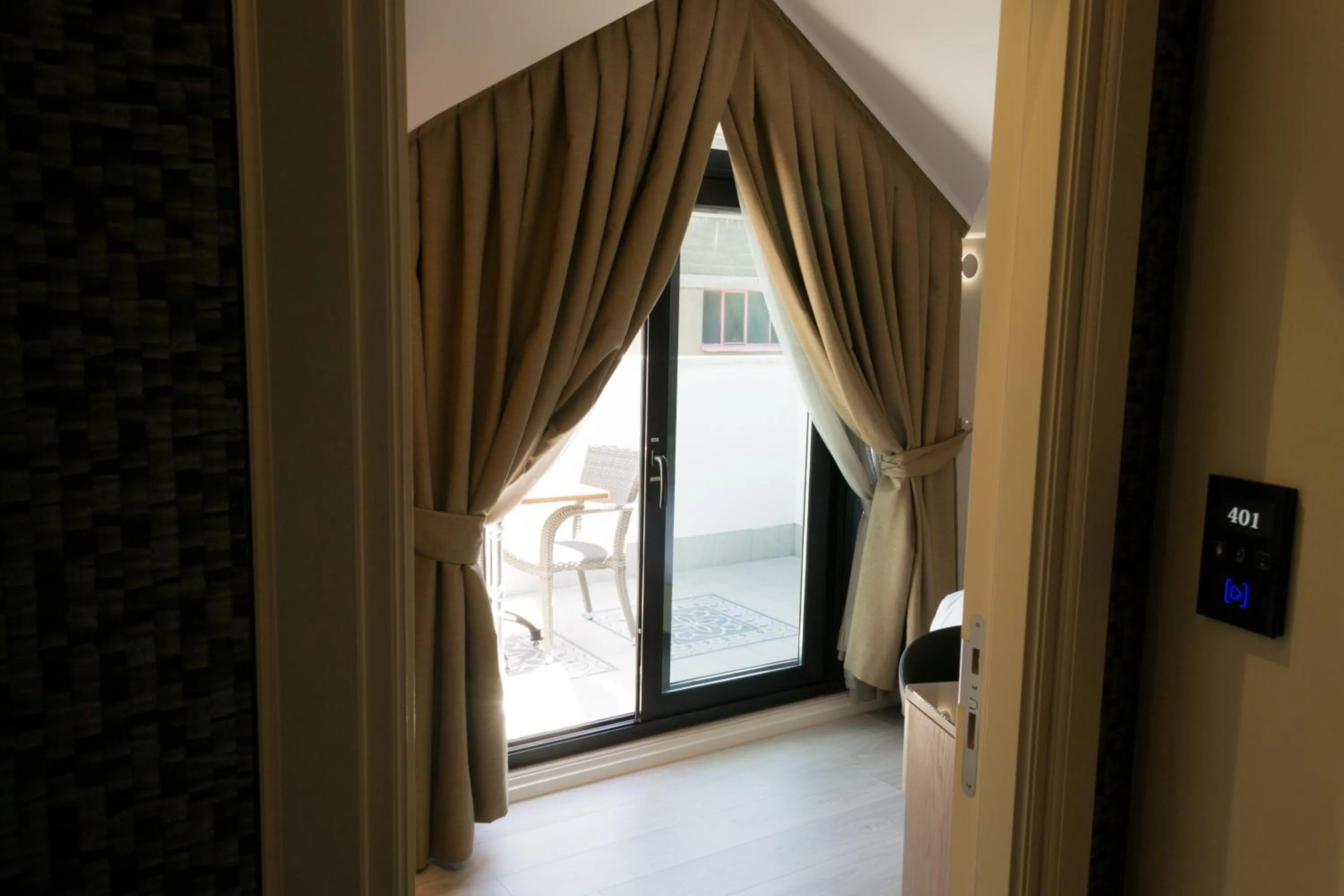 Balcony/Terrace, Bed in Barbera Hotel