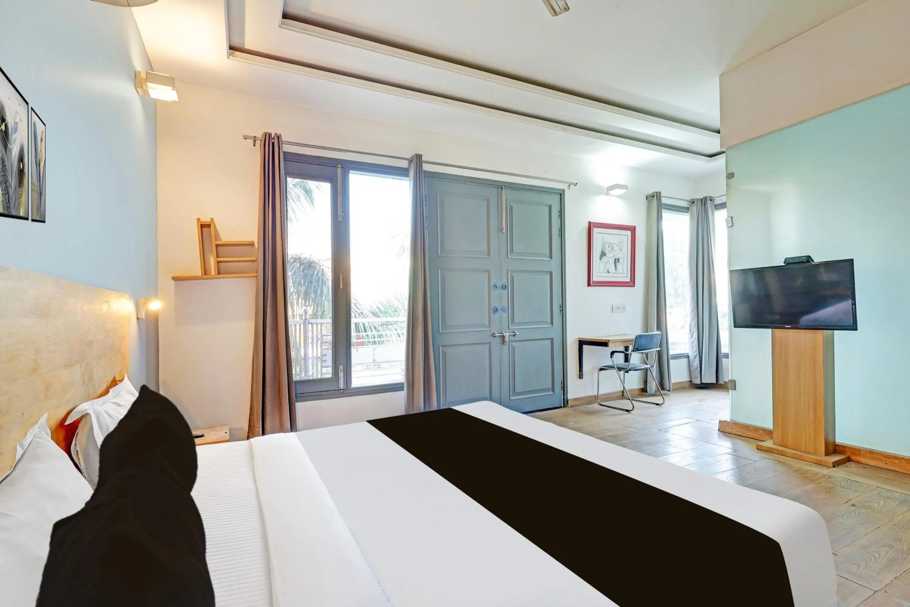 Bedroom, Bed in Super Townhouse Sector 49 Sohna Road