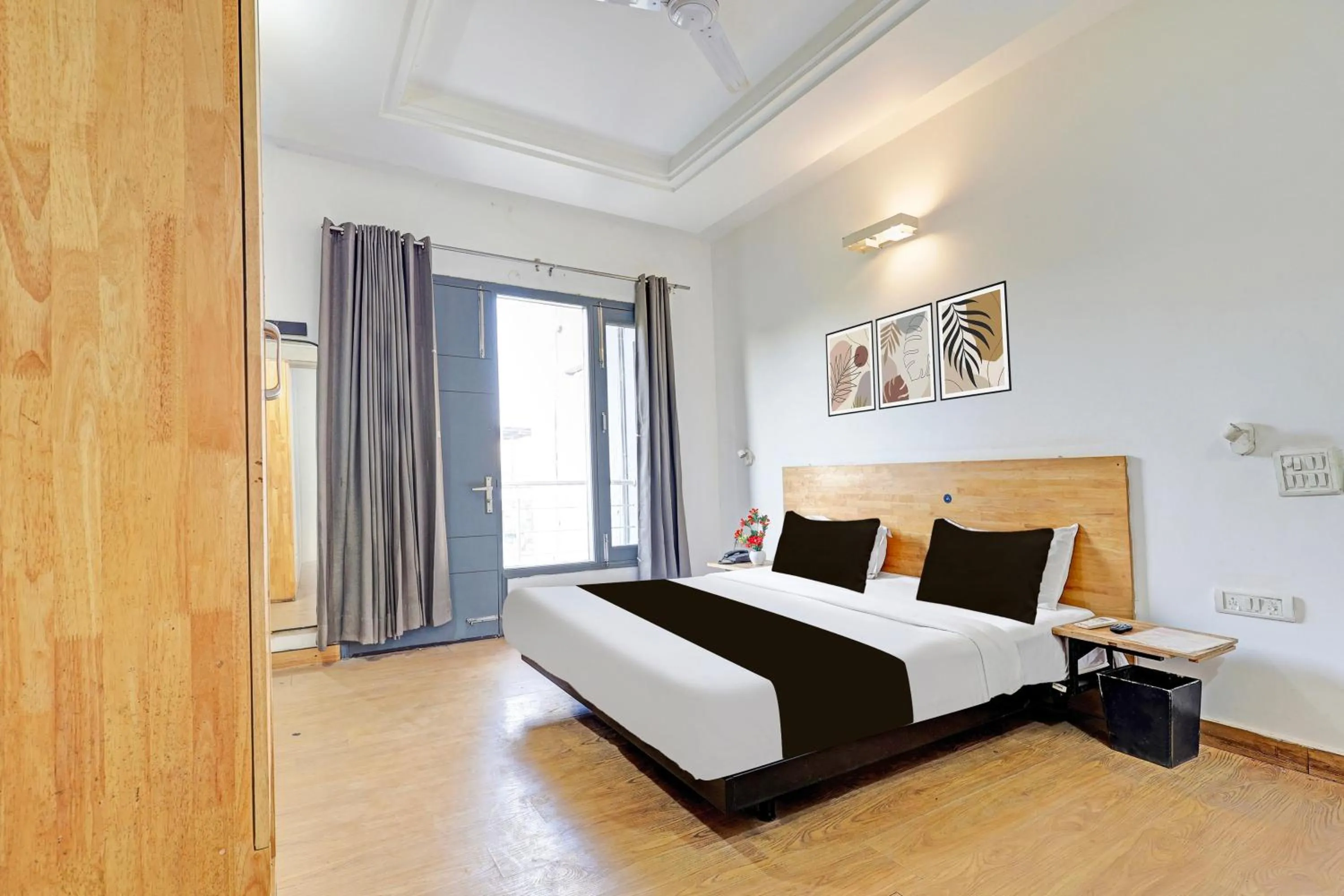 Bedroom, Bed in Super Townhouse Sector 49 Sohna Road