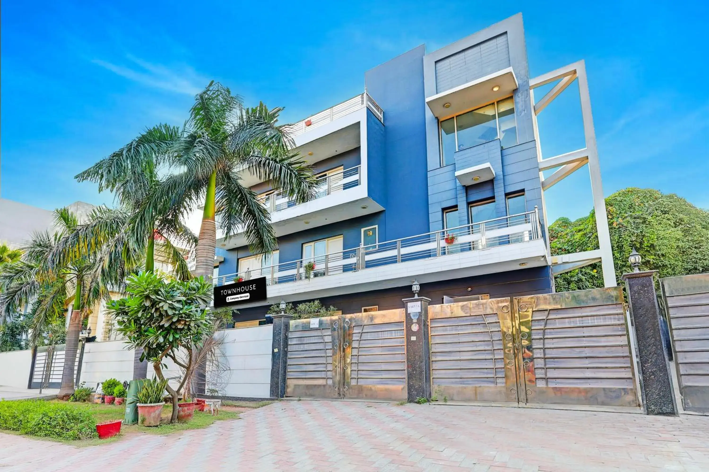 Facade/entrance in Super Townhouse Sector 49 Sohna Road Facade/entrance in Super Townhouse Sector 49 Sohna Road