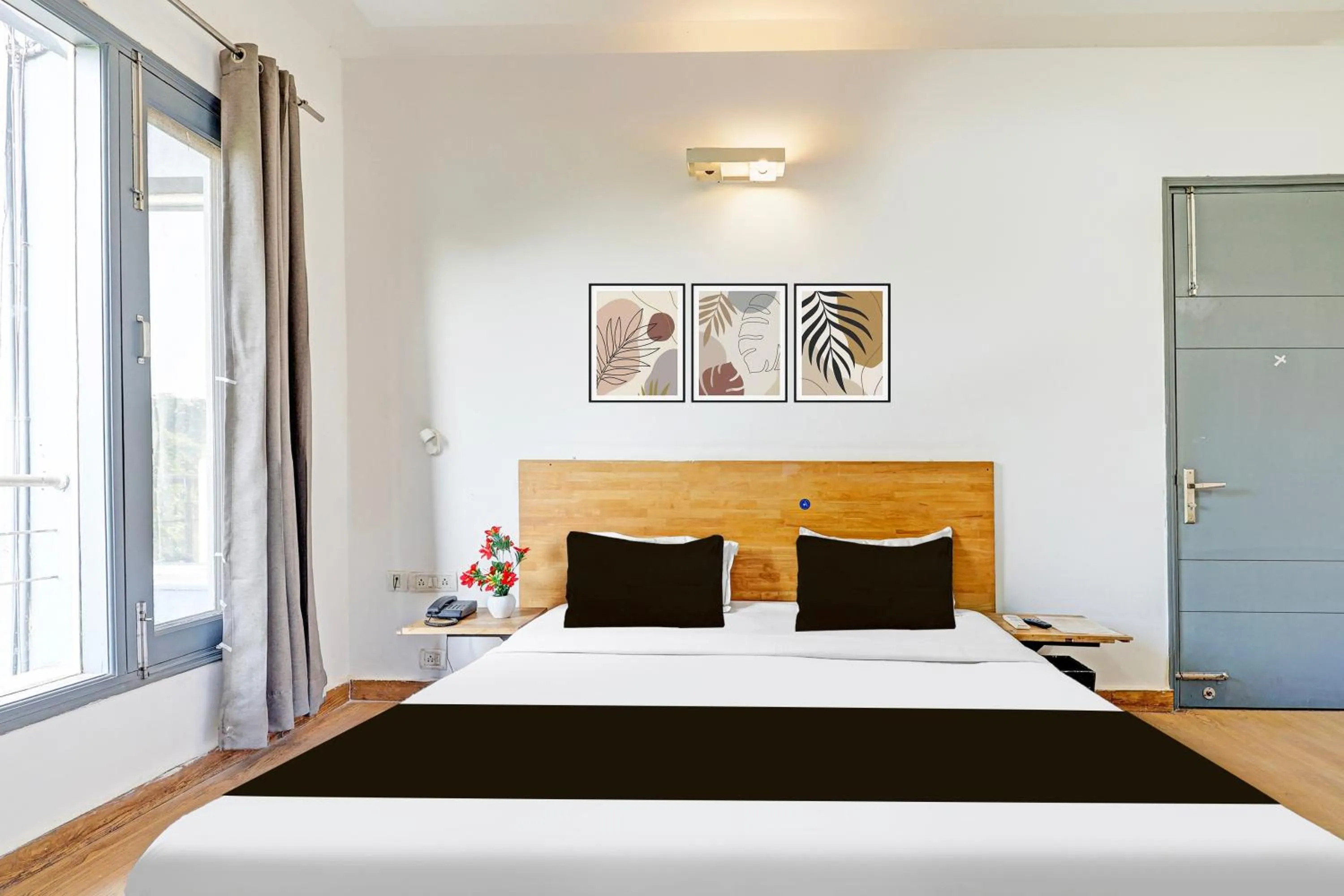 Bedroom, Bed in Super Townhouse Sector 49 Sohna Road