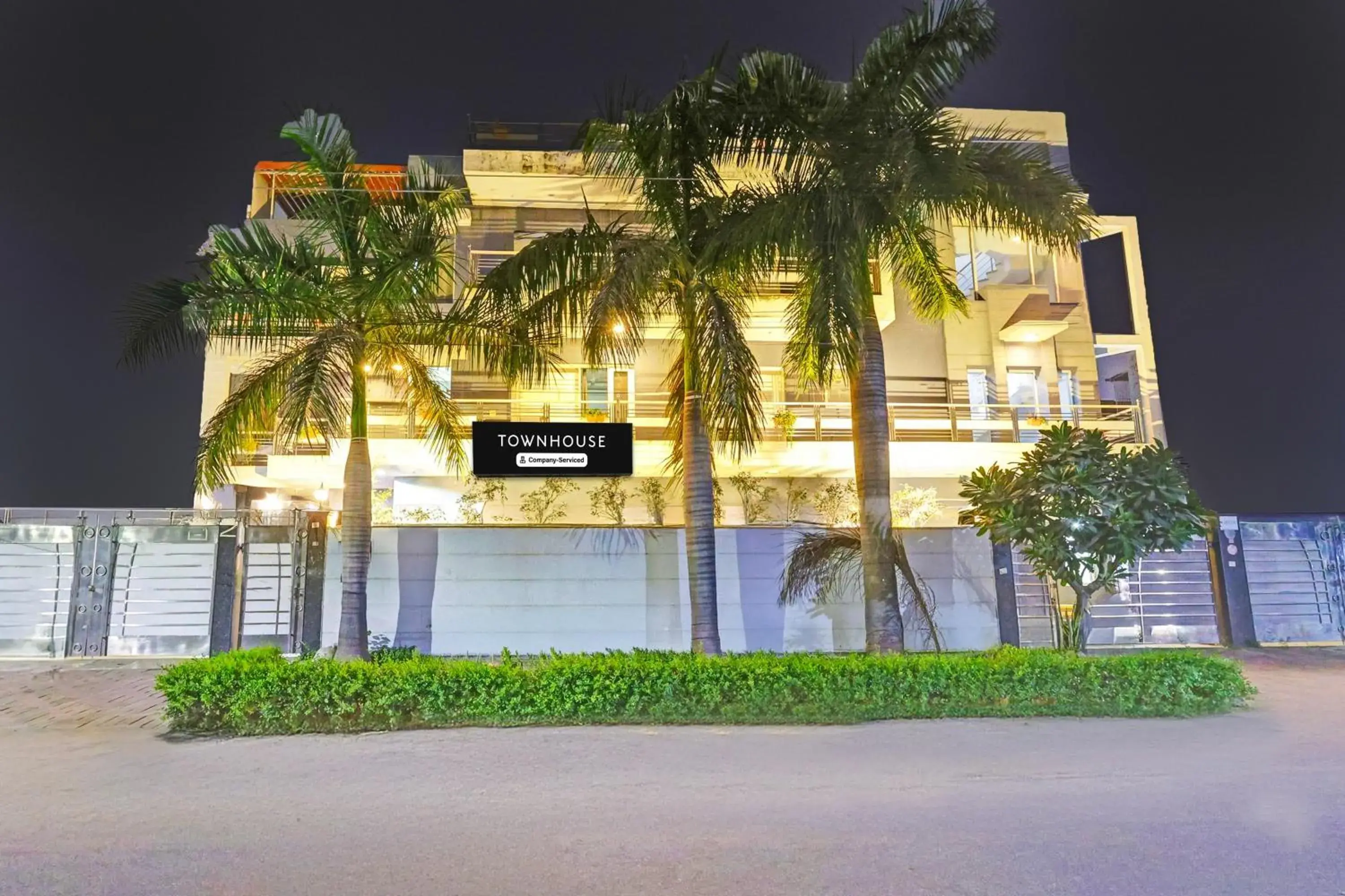 Facade/entrance in Super Townhouse Sector 49 Sohna Road Facade/entrance in Super Townhouse Sector 49 Sohna Road