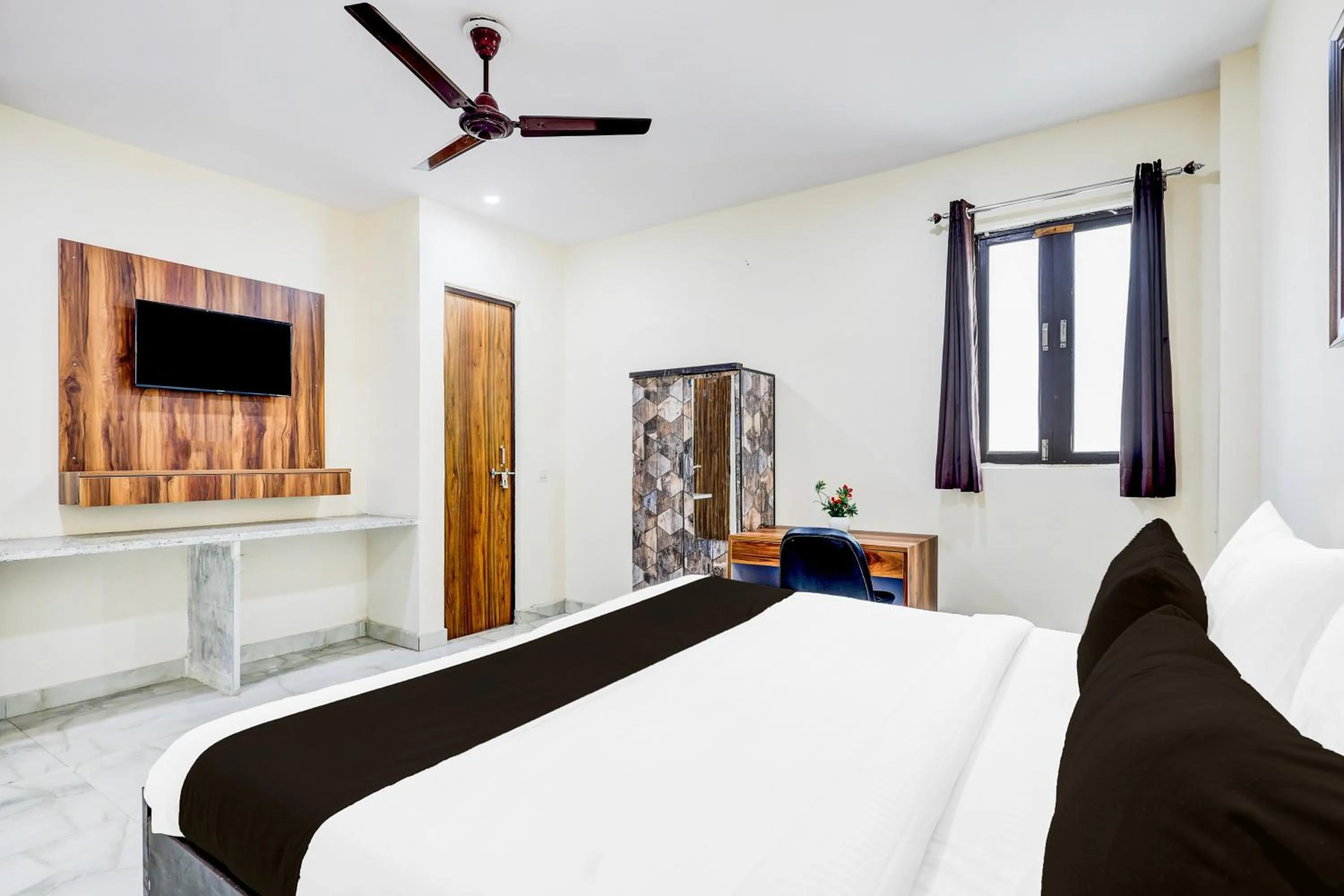 Bedroom, Bed in Super Hotel O Sector 25 Near Iskcon Temple Formerly Hotel Amazing House