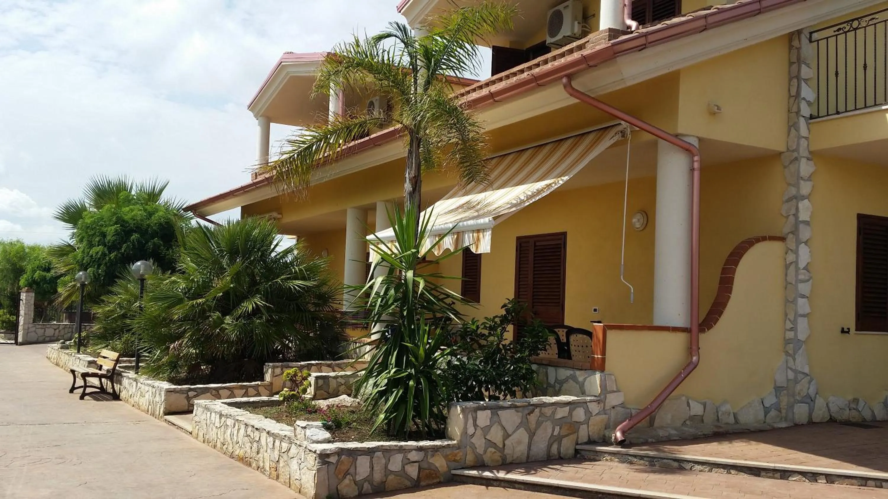 Day in Green Park Residence