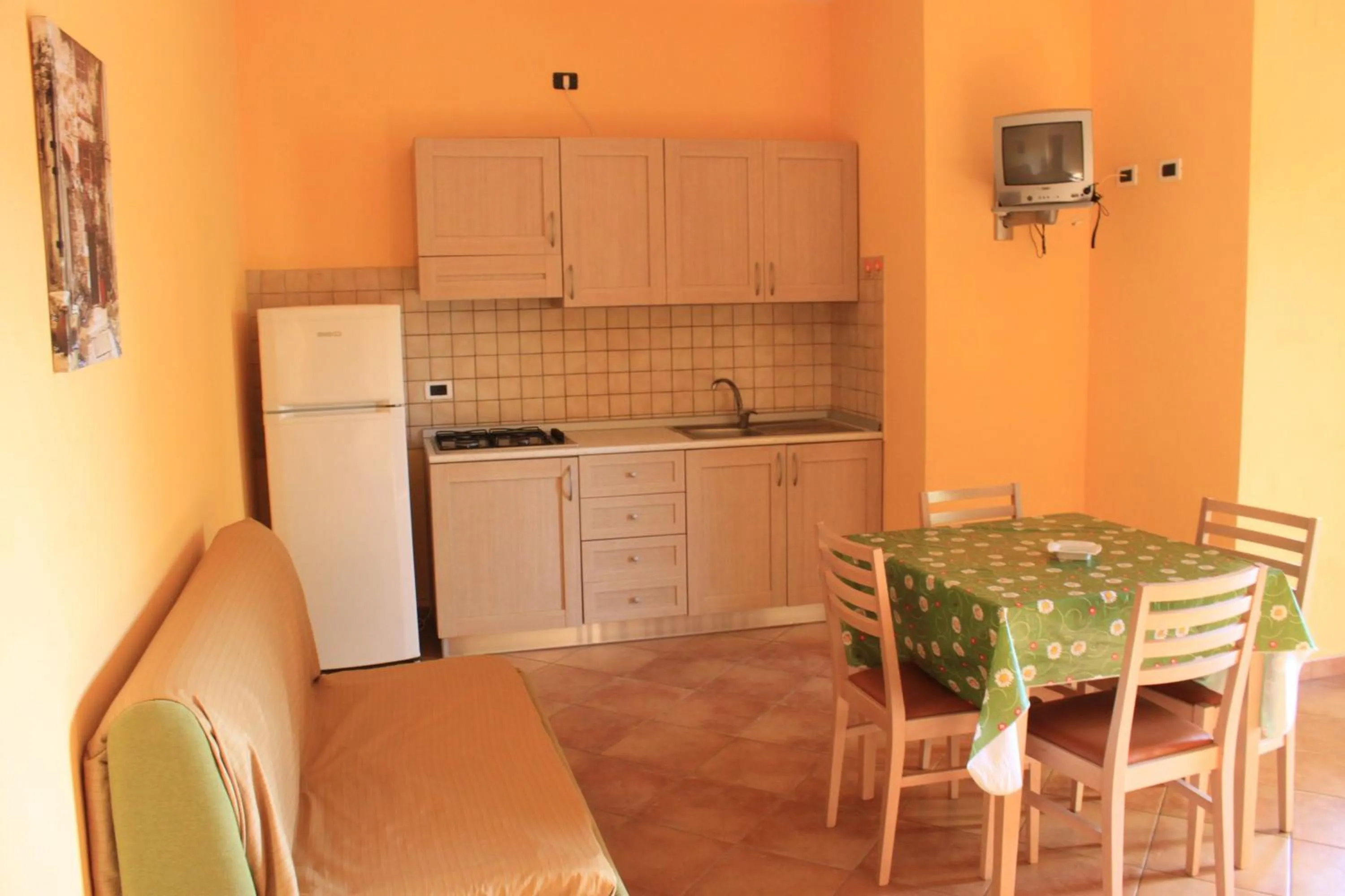 Kitchen or kitchenette in Green Park Residence