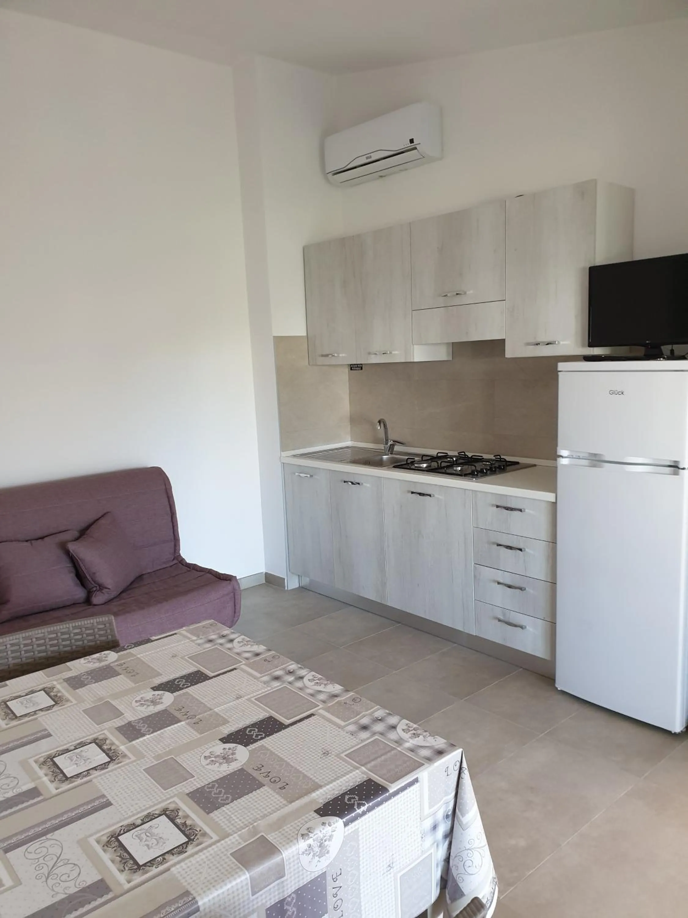 Kitchen or kitchenette in Green Park Residence