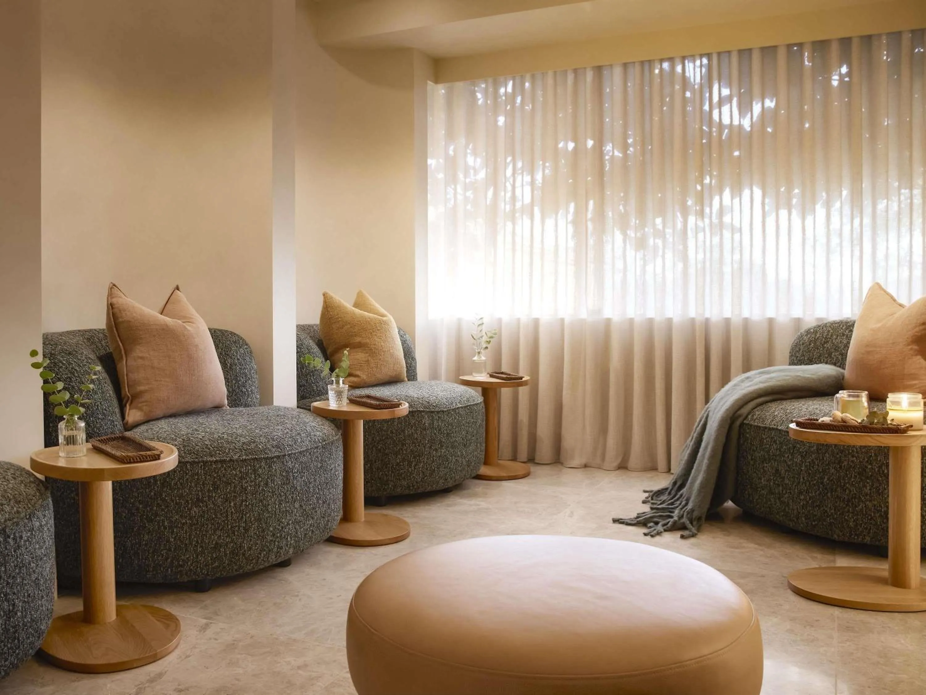 Spa and wellness centre/facilities, Bed in Mondrian Gold Coast