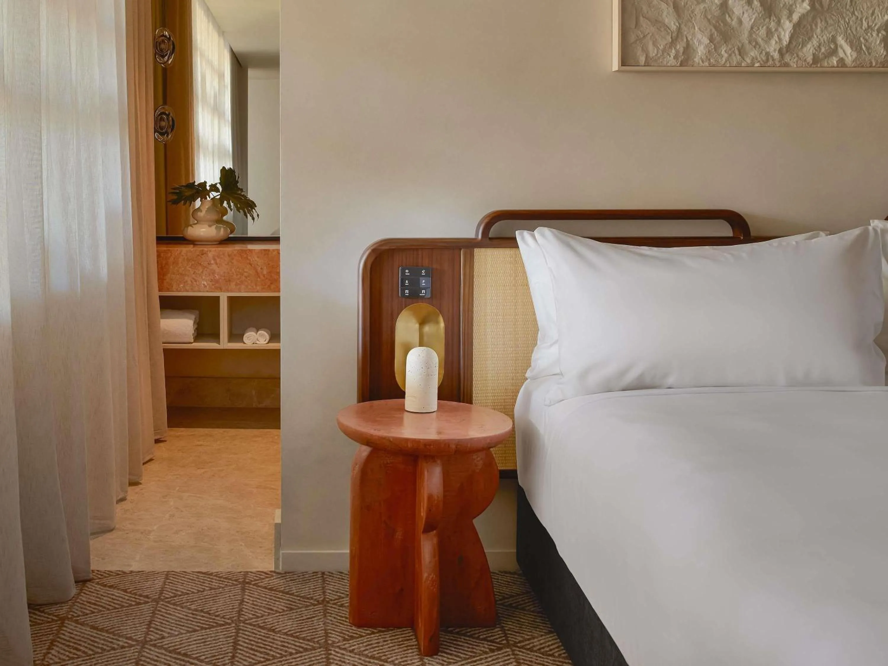 Bedroom, Bed in Mondrian Gold Coast