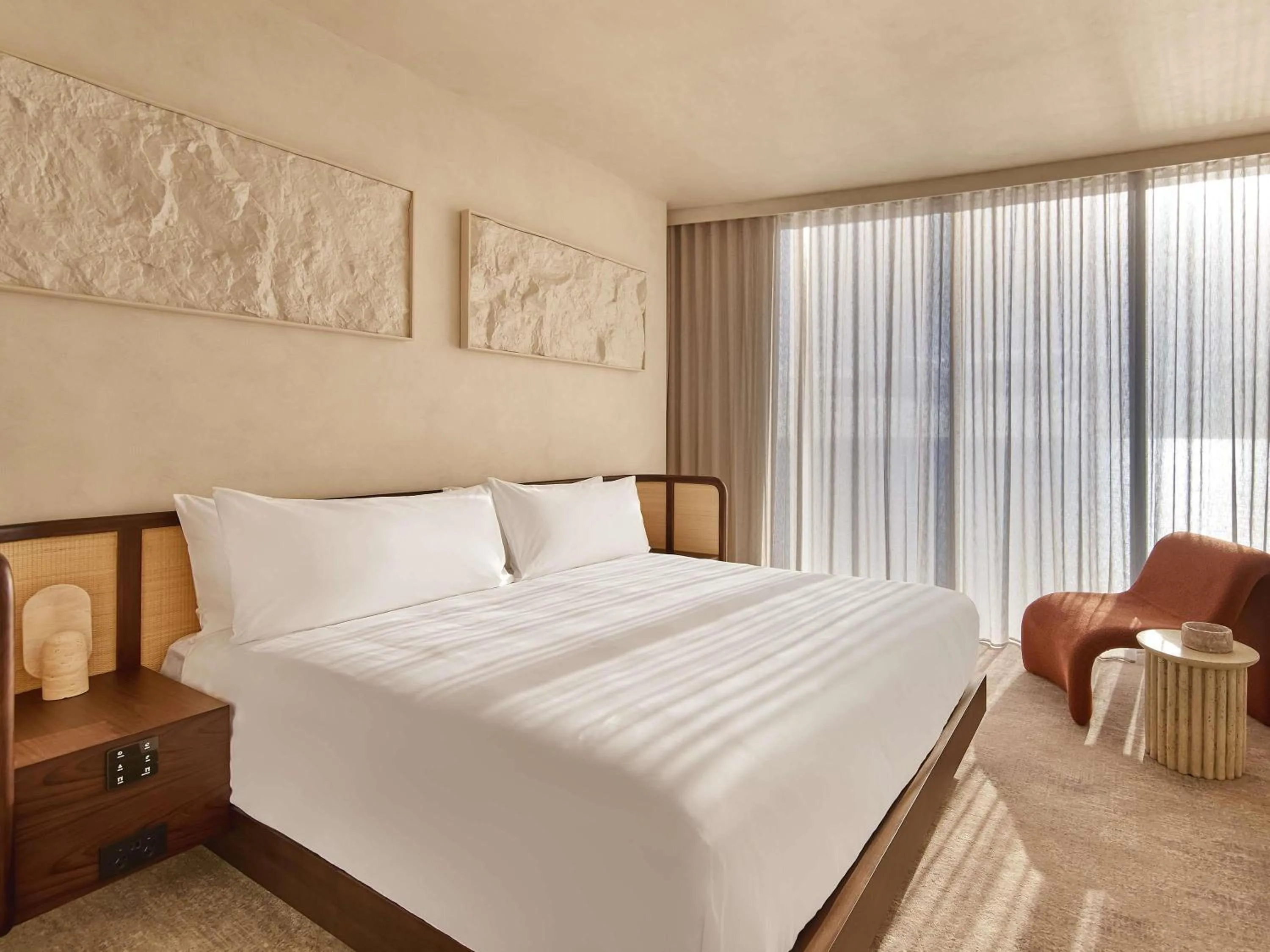 Bedroom, Bed in Mondrian Gold Coast