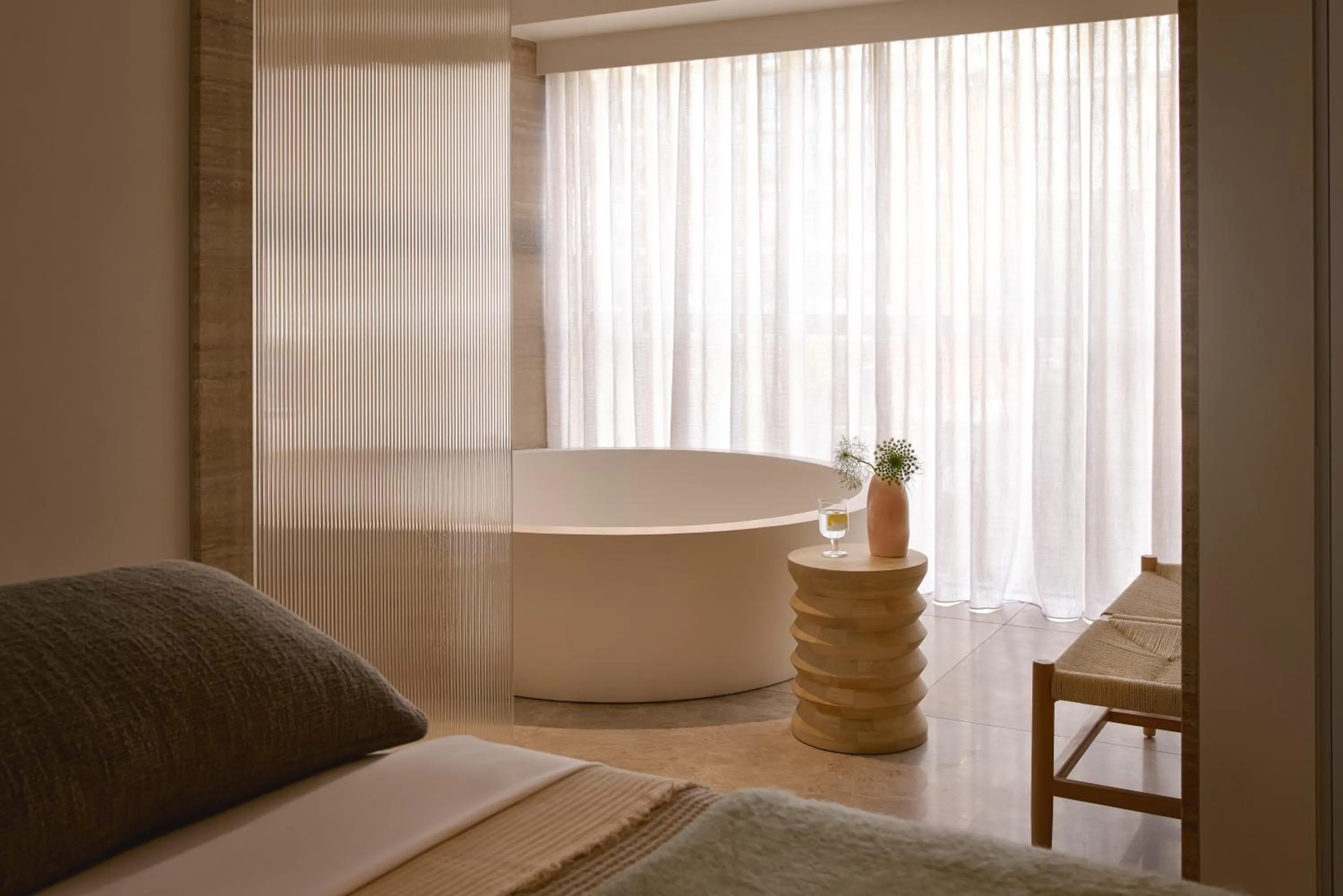 Spa and wellness centre/facilities, Bed in Mondrian Gold Coast