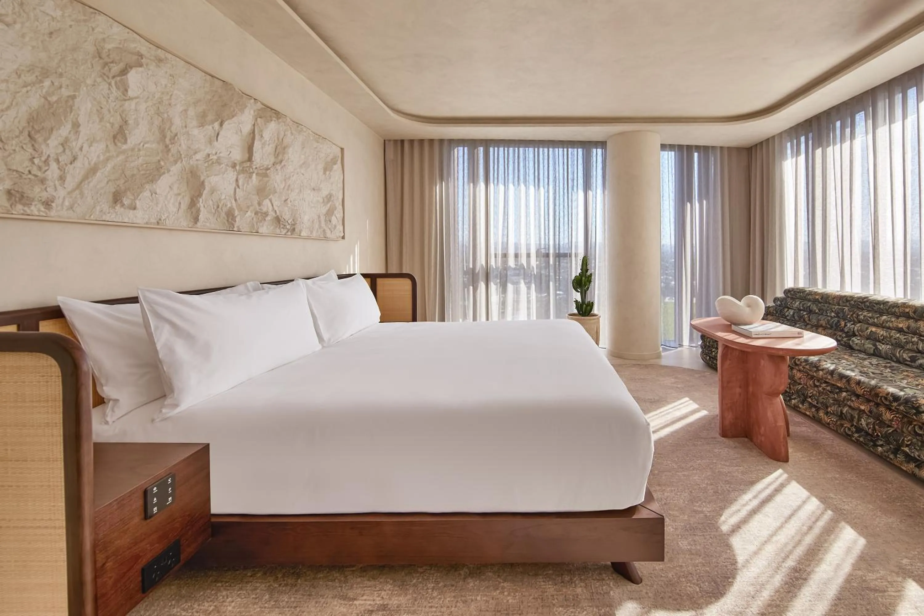 Photo of the whole room, Bed in Mondrian Gold Coast