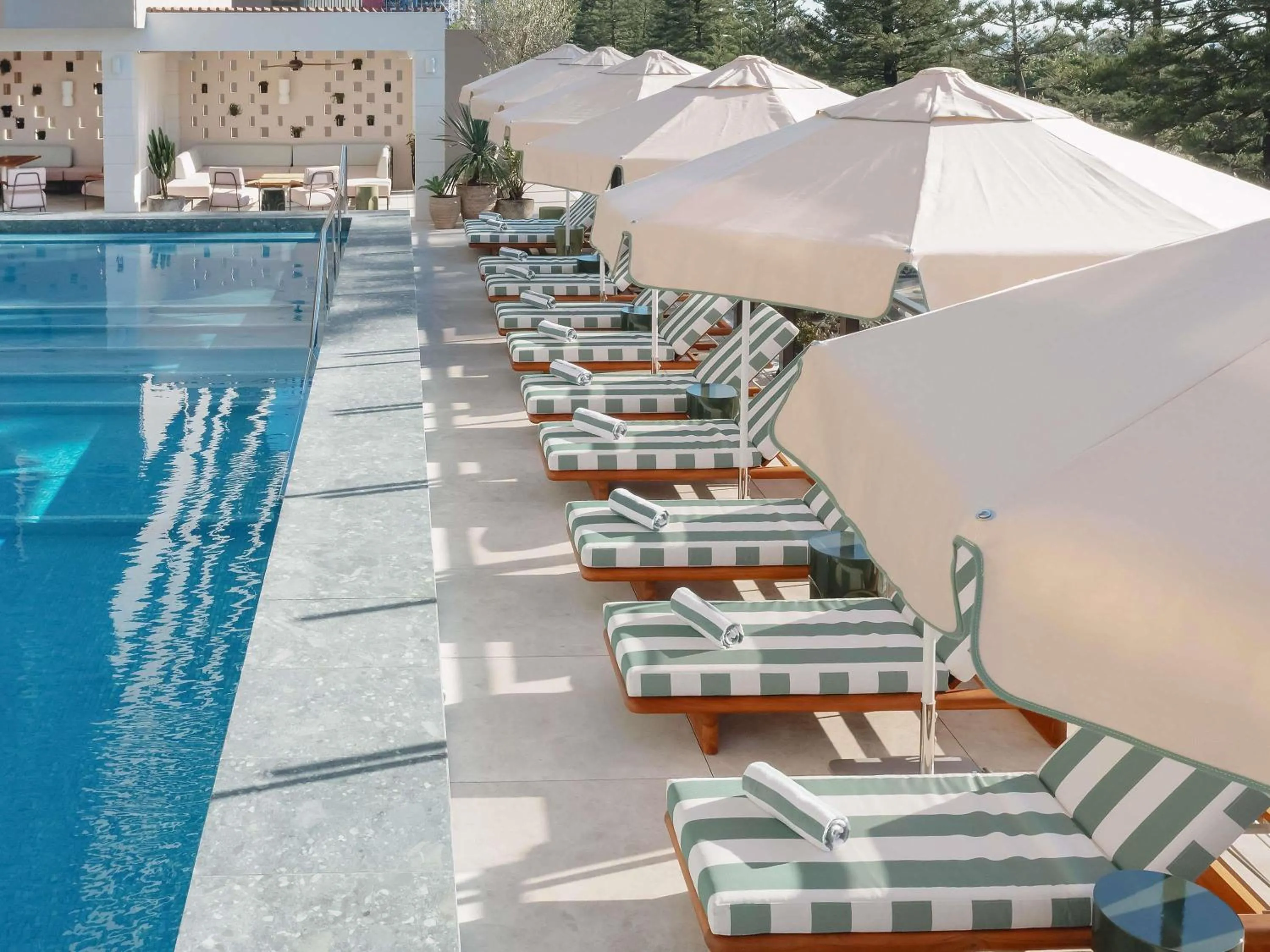 Property building in Mondrian Gold Coast