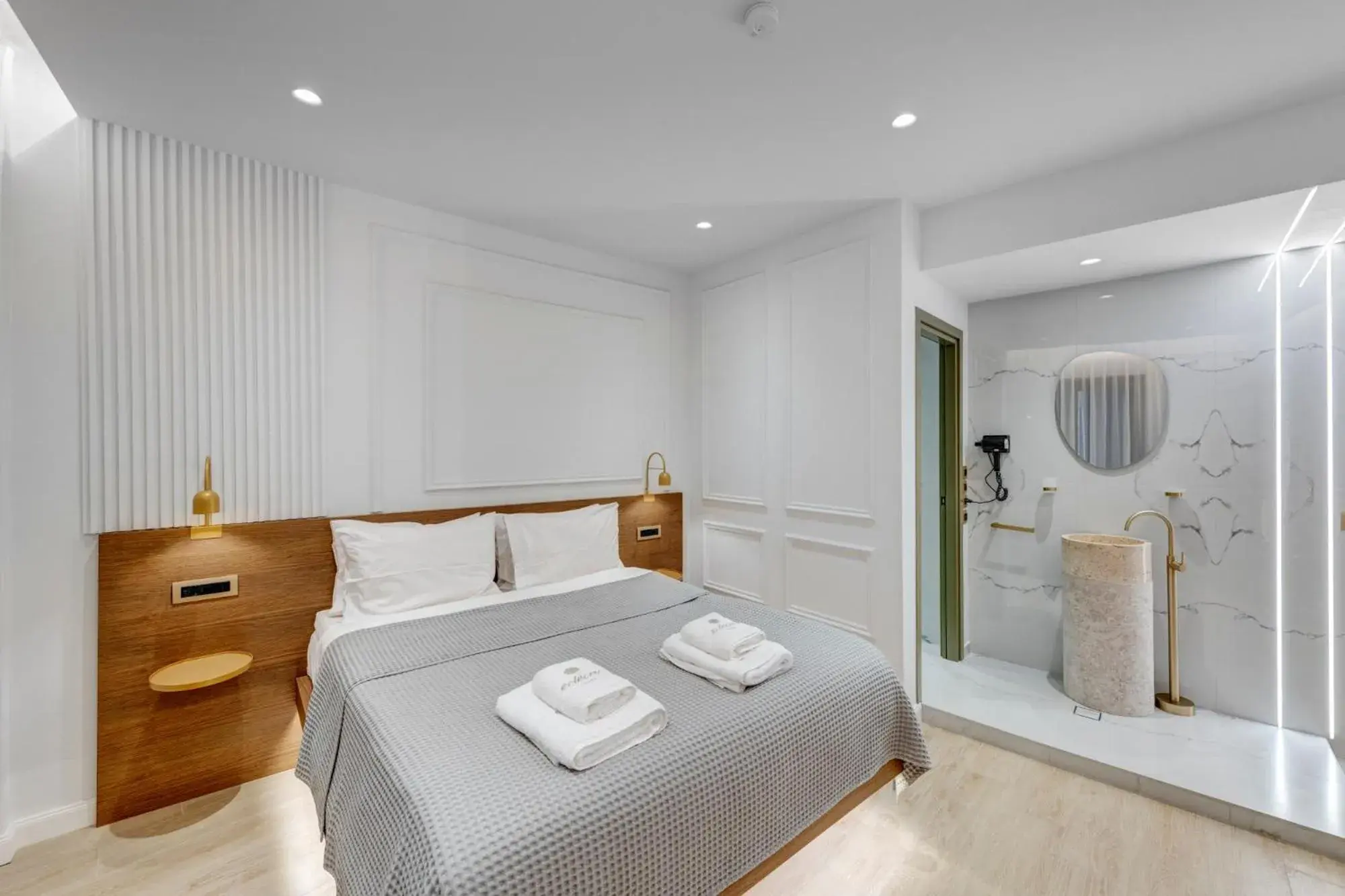Deluxe Double Room with Balcony in Eclectic Syros Deluxe Double Room with Balcony in Eclectic Syros