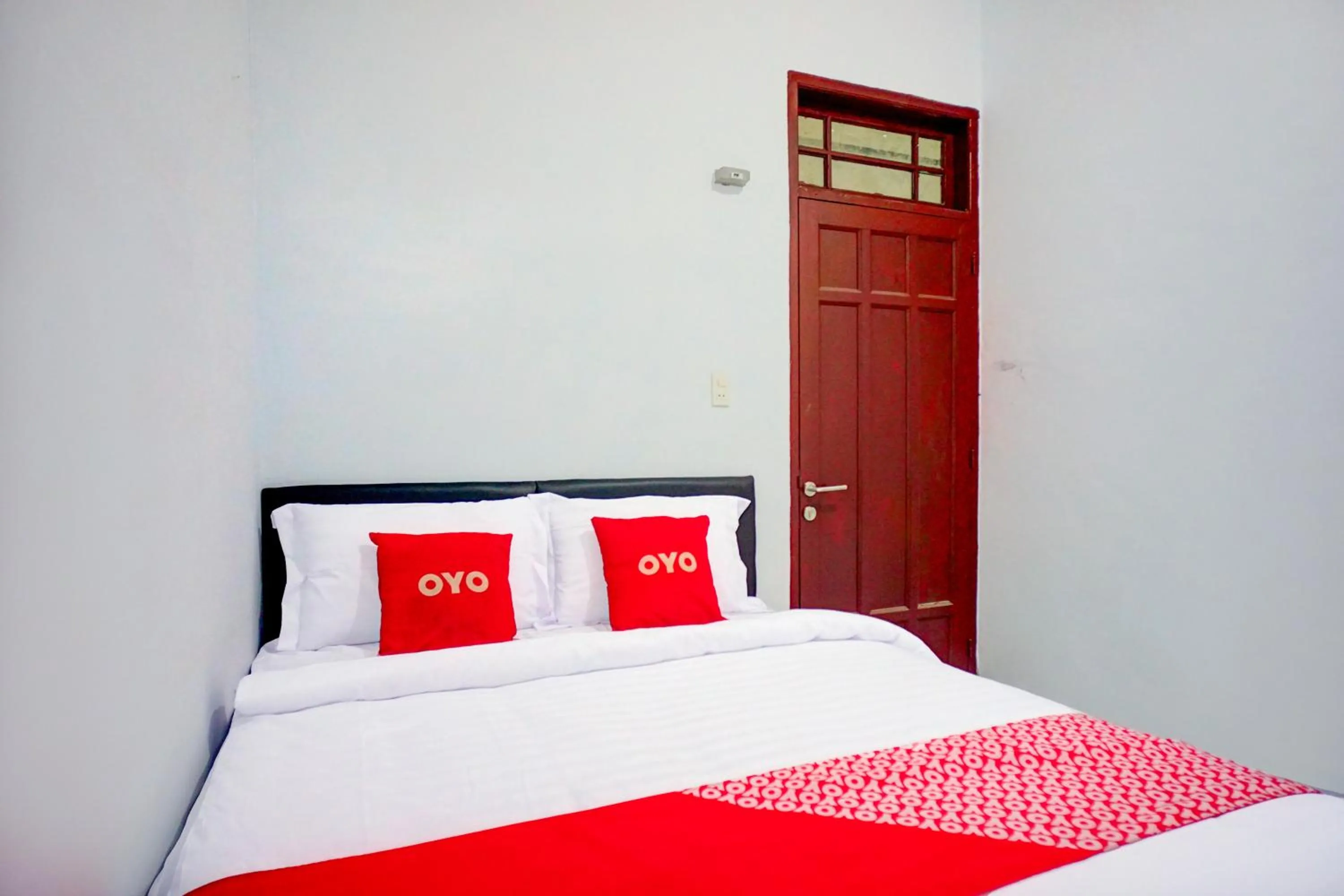 Bedroom, Bed in Hotel O Krakatau Near Universitas Muhammadiya Sumatra Utara ( UMSU )