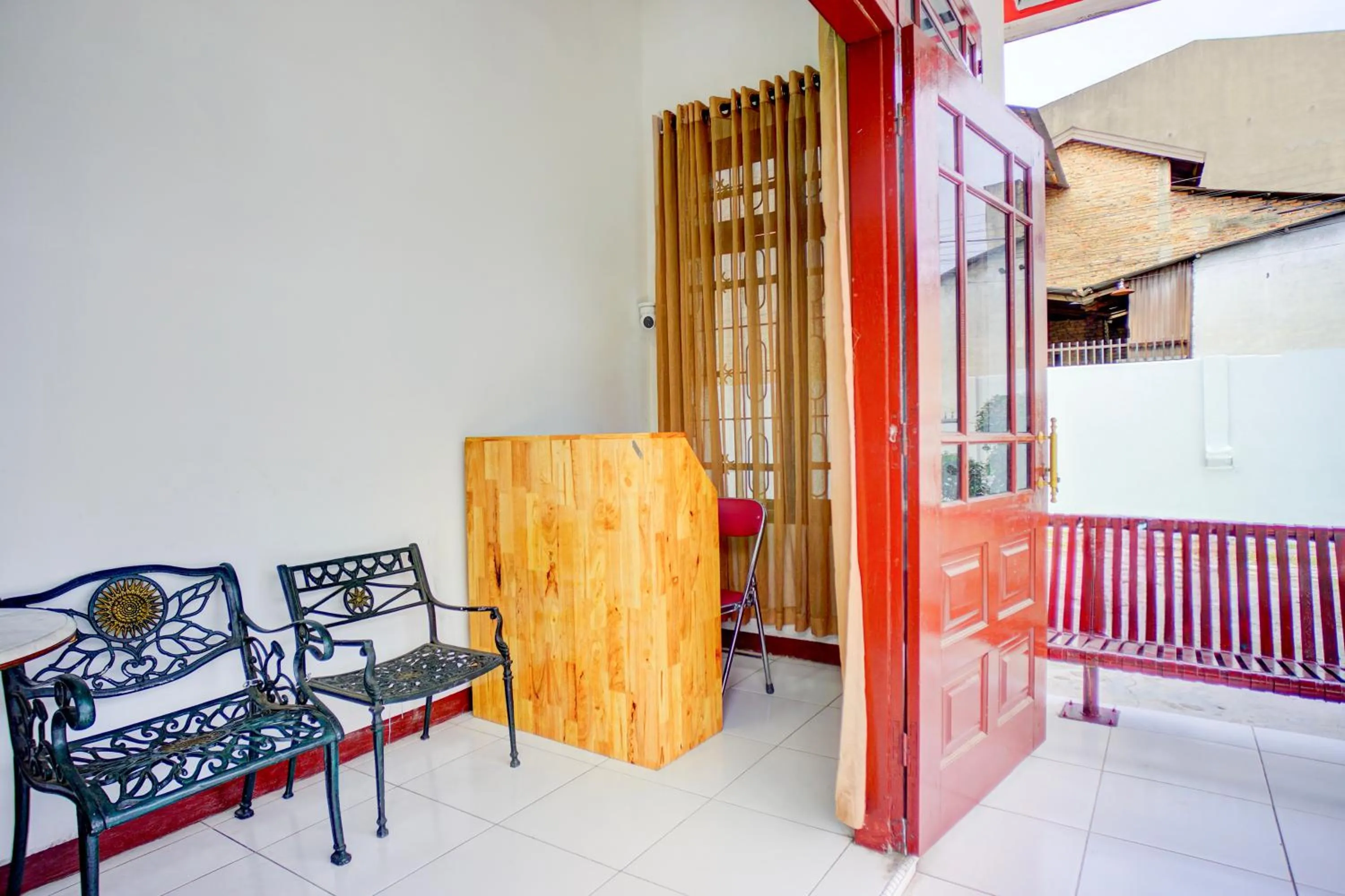 Lobby or reception in Hotel O Krakatau Near Universitas Muhammadiya Sumatra Utara ( UMSU )