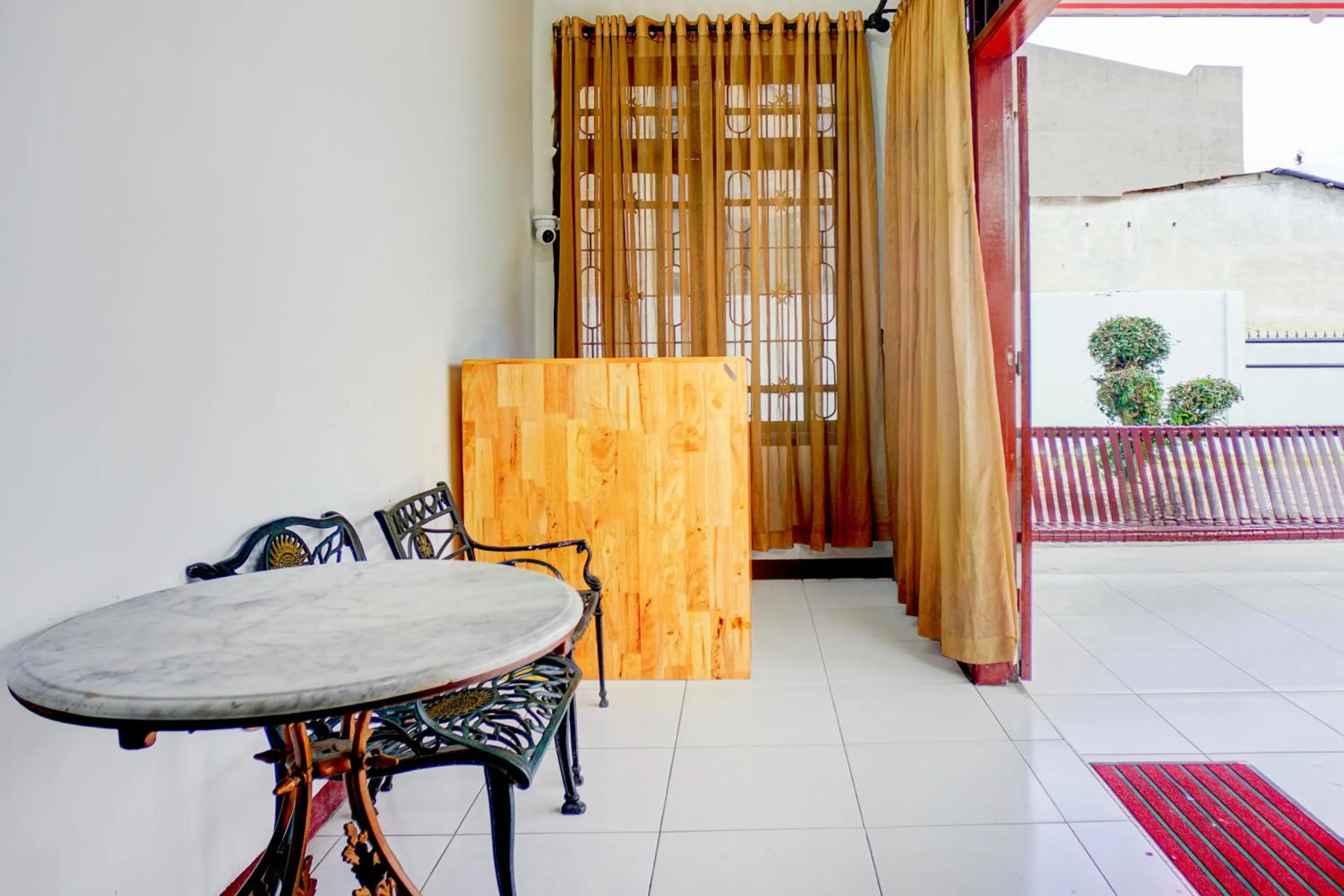 Lobby or reception in Hotel O Krakatau Near Universitas Muhammadiya Sumatra Utara ( UMSU )