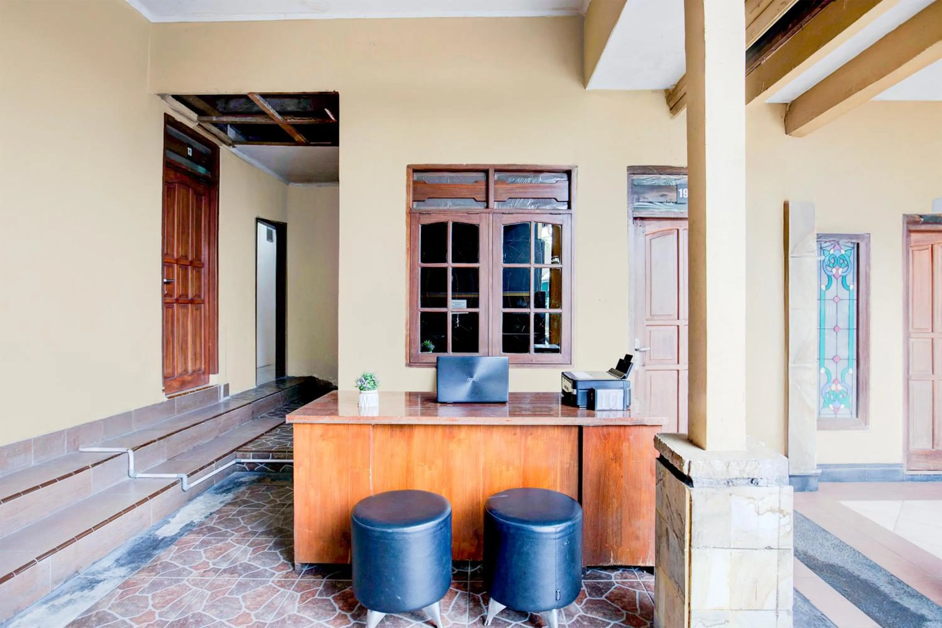 Lobby or reception in Hotel O Balikpapan near Taman Beruang Madu formerly Palm Cafe Inn