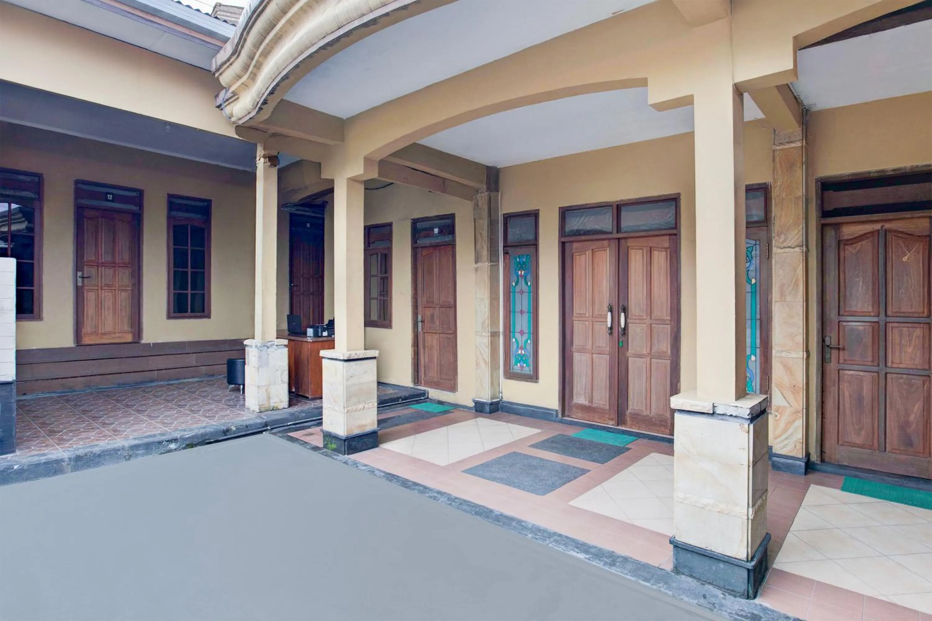 Lobby or reception in Hotel O Balikpapan near Taman Beruang Madu formerly Palm Cafe Inn