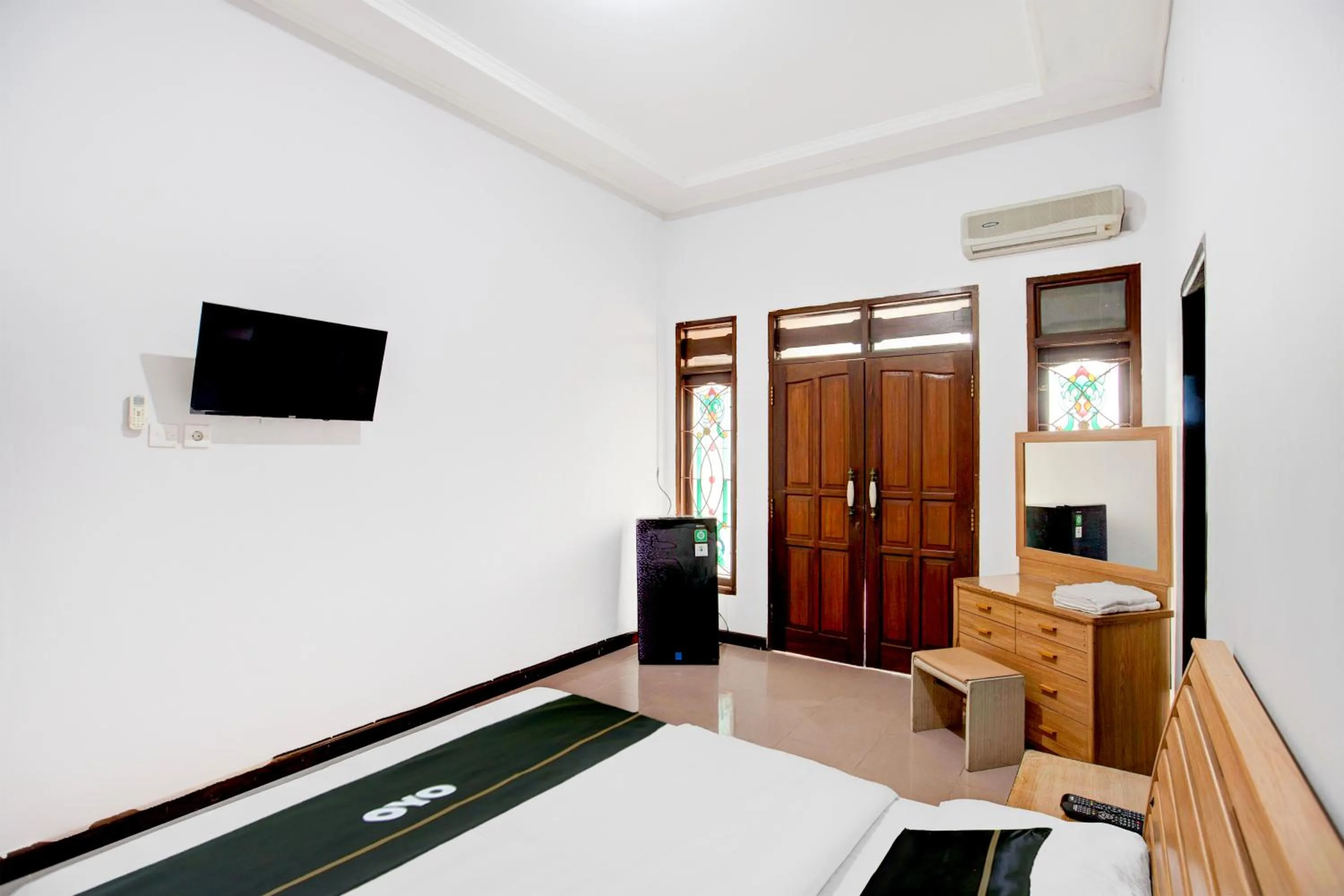 Photo of the whole room in Hotel O Balikpapan near Taman Beruang Madu formerly Palm Cafe Inn