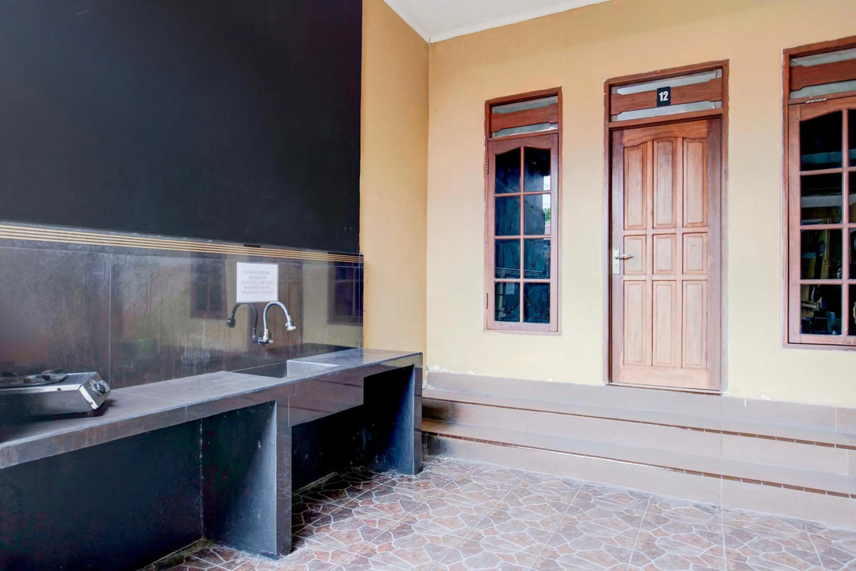 Lobby or reception in Hotel O Balikpapan near Taman Beruang Madu formerly Palm Cafe Inn