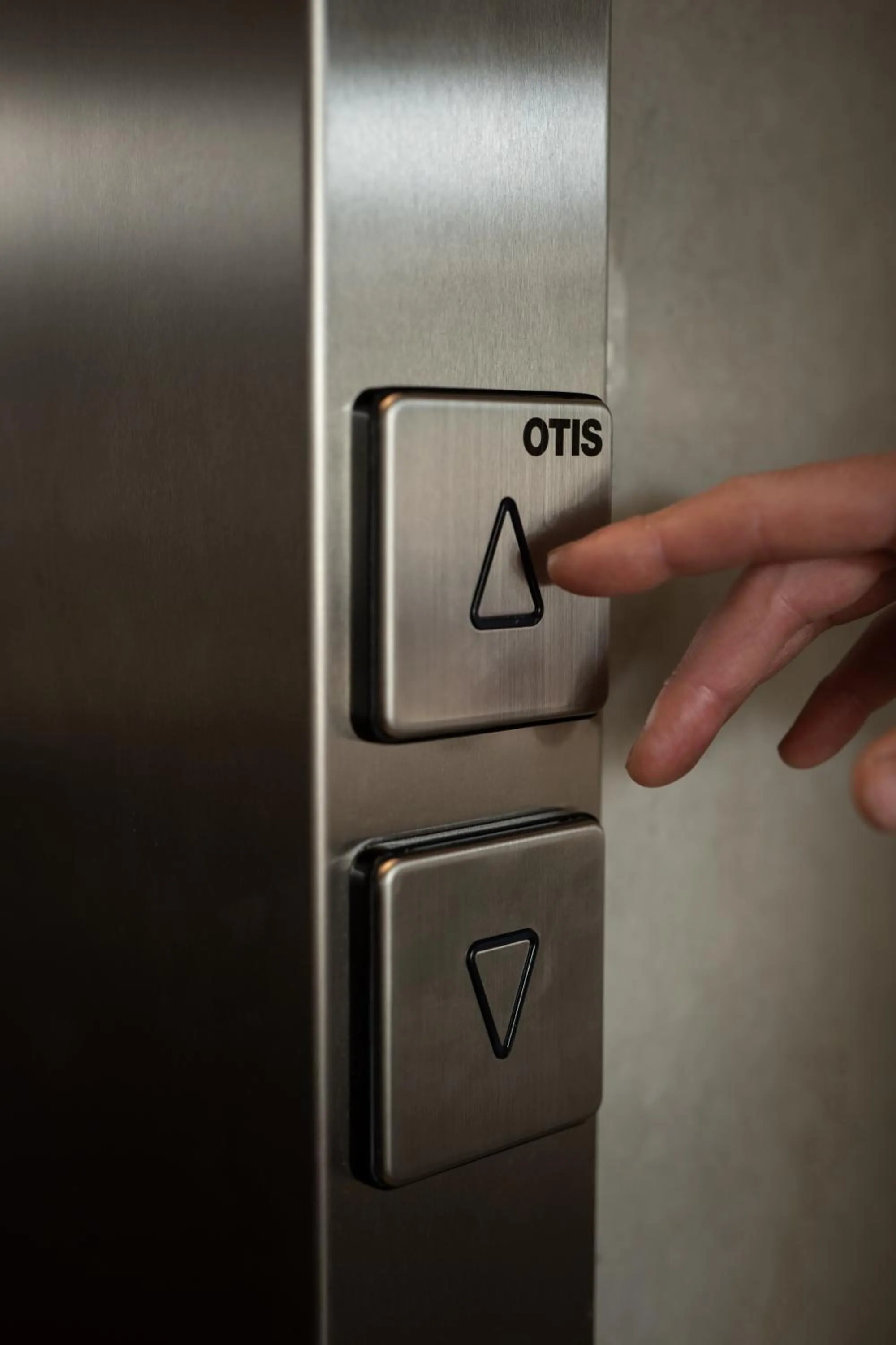 elevator in Clover House by Daniel&Jacob's