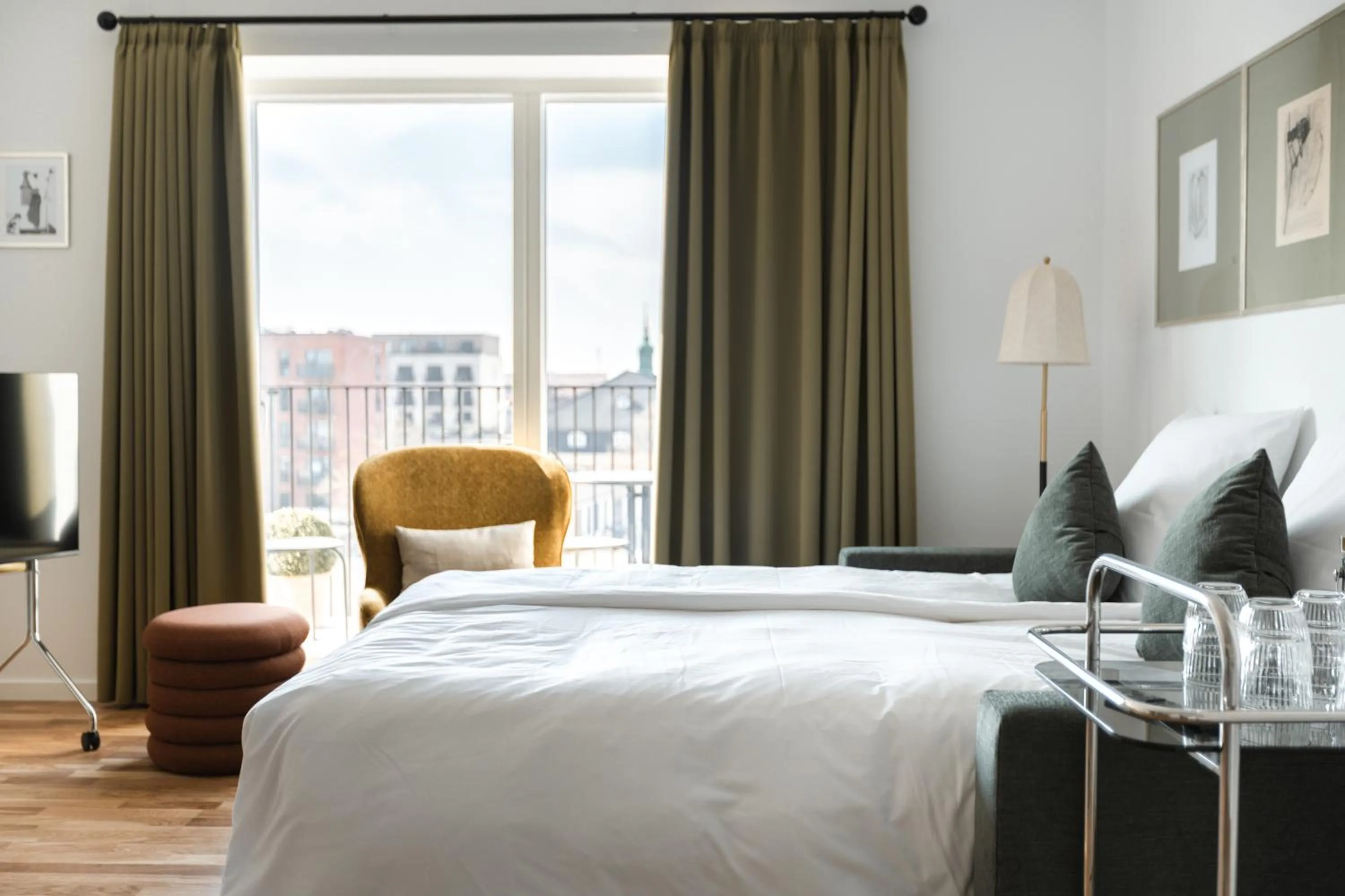 Living room, Bed in Clover House by Daniel&Jacob's