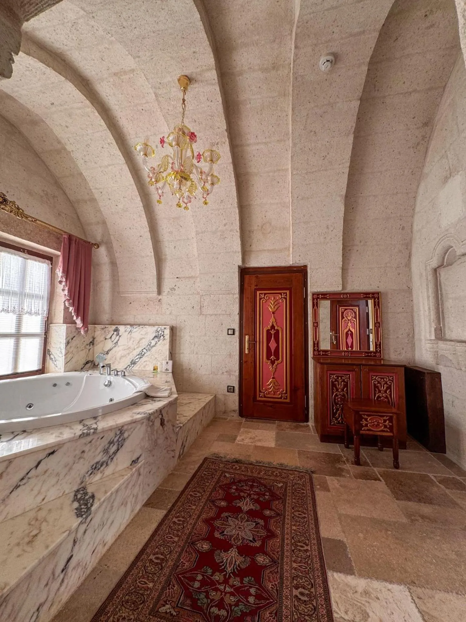 Elika Cave Suites & Spa