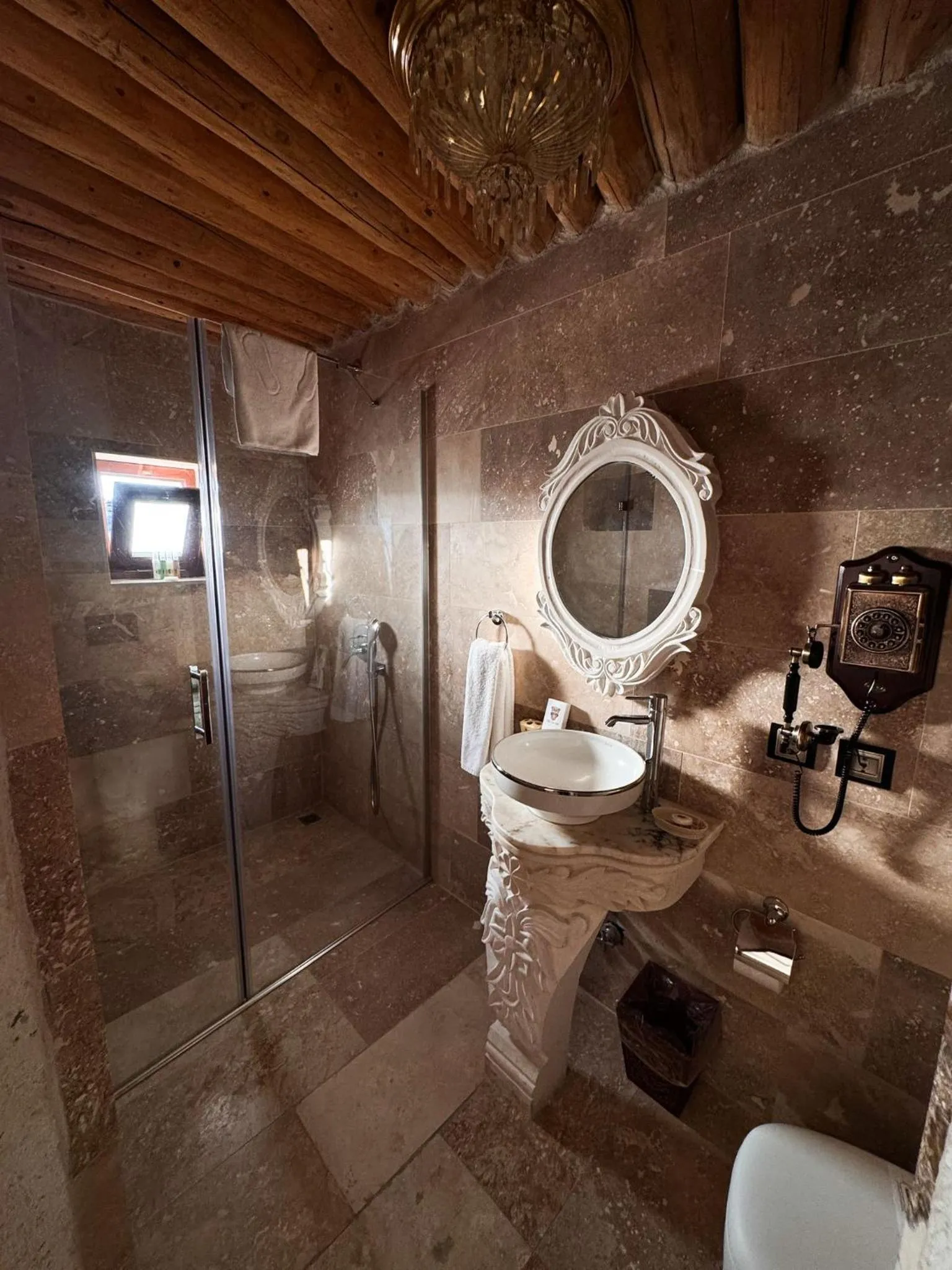 Elika Cave Suites & Spa