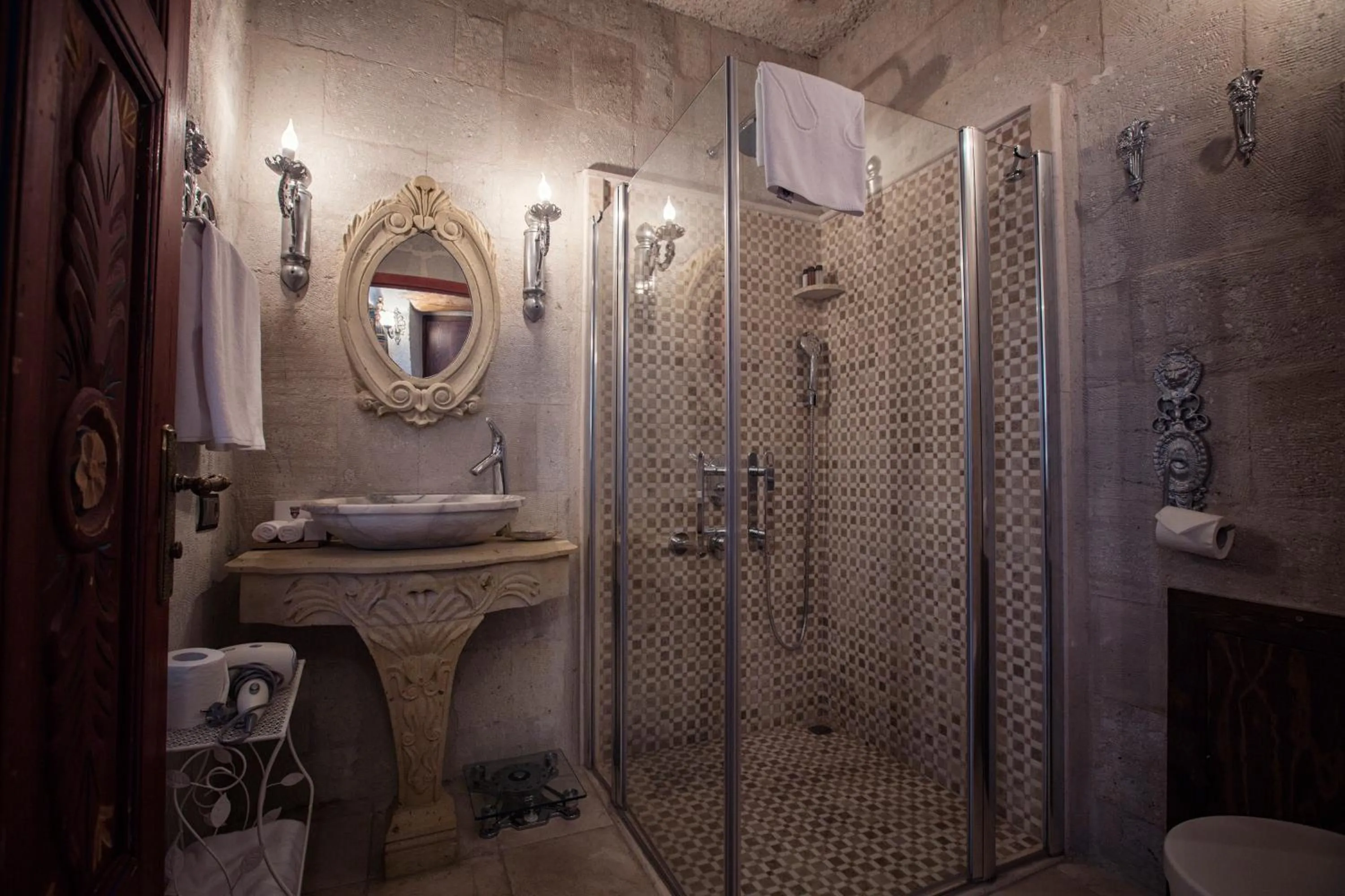 Shower in Elika Cave Suites & Spa