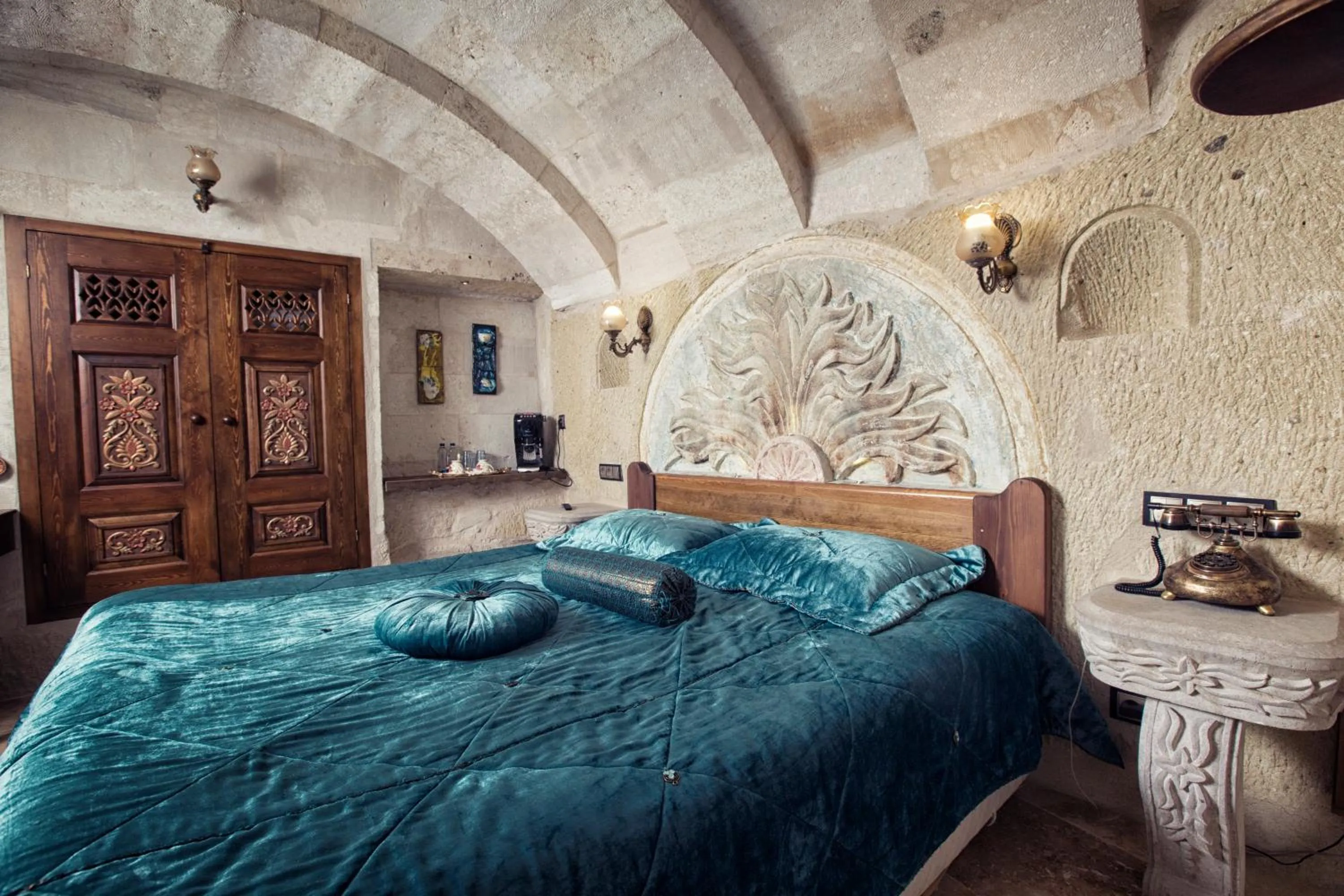 Bed in Elika Cave Suites & Spa