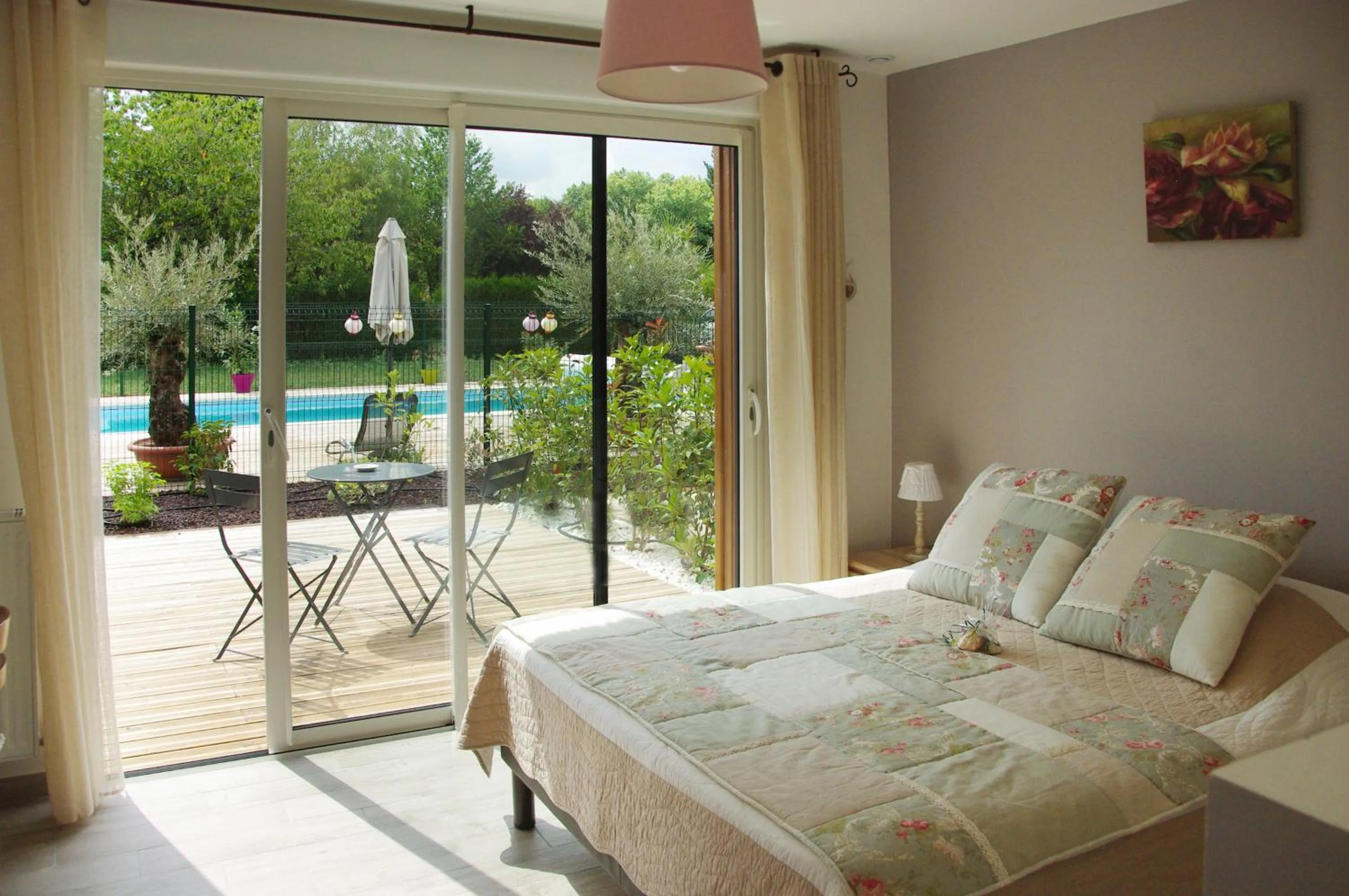 Photo of the whole room, Bed in Les Abris Du Château
