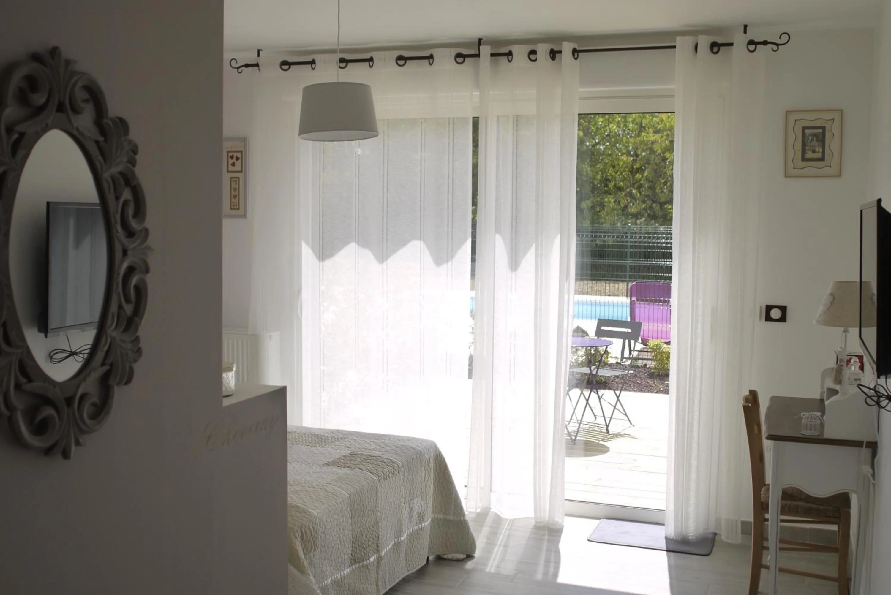 Day, Bed in Les Abris Du Château