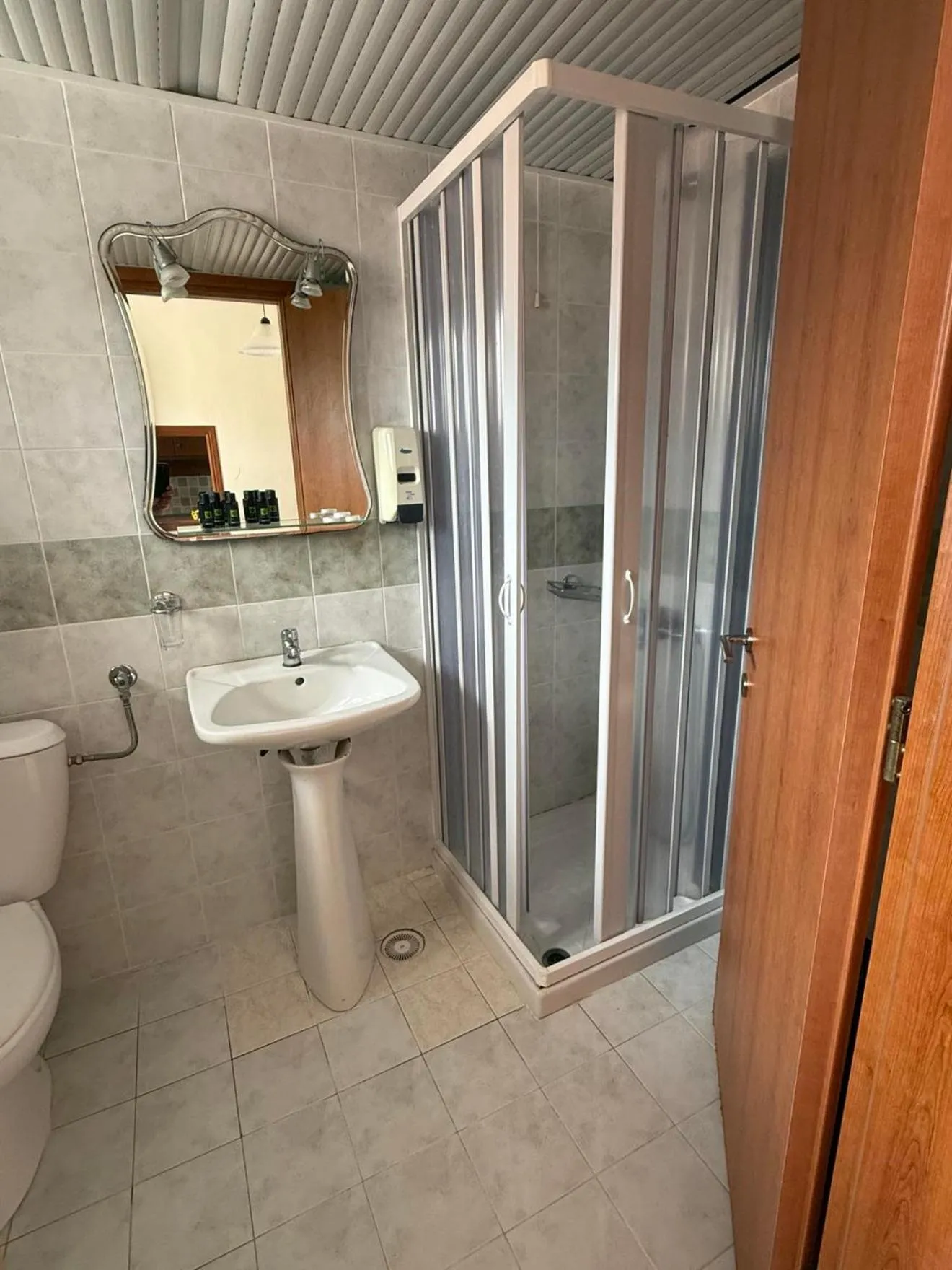 Bathroom in Aigeiros Apartments & restaurant