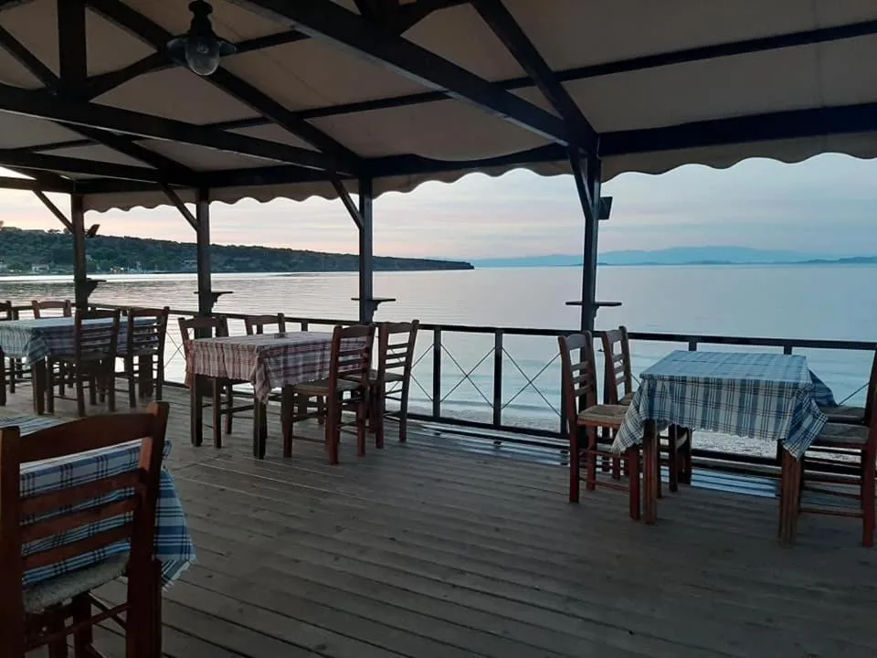 Restaurant/places to eat in Aigeiros Apartments & restaurant